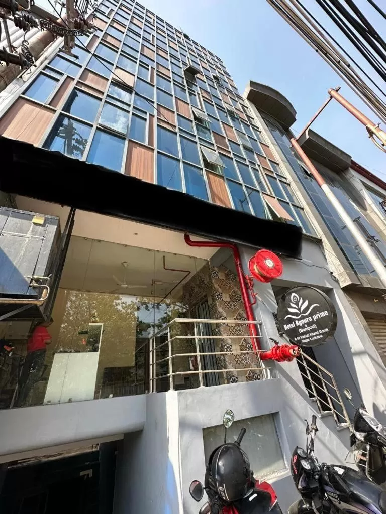 Property Building in Hotel Agoura Prime