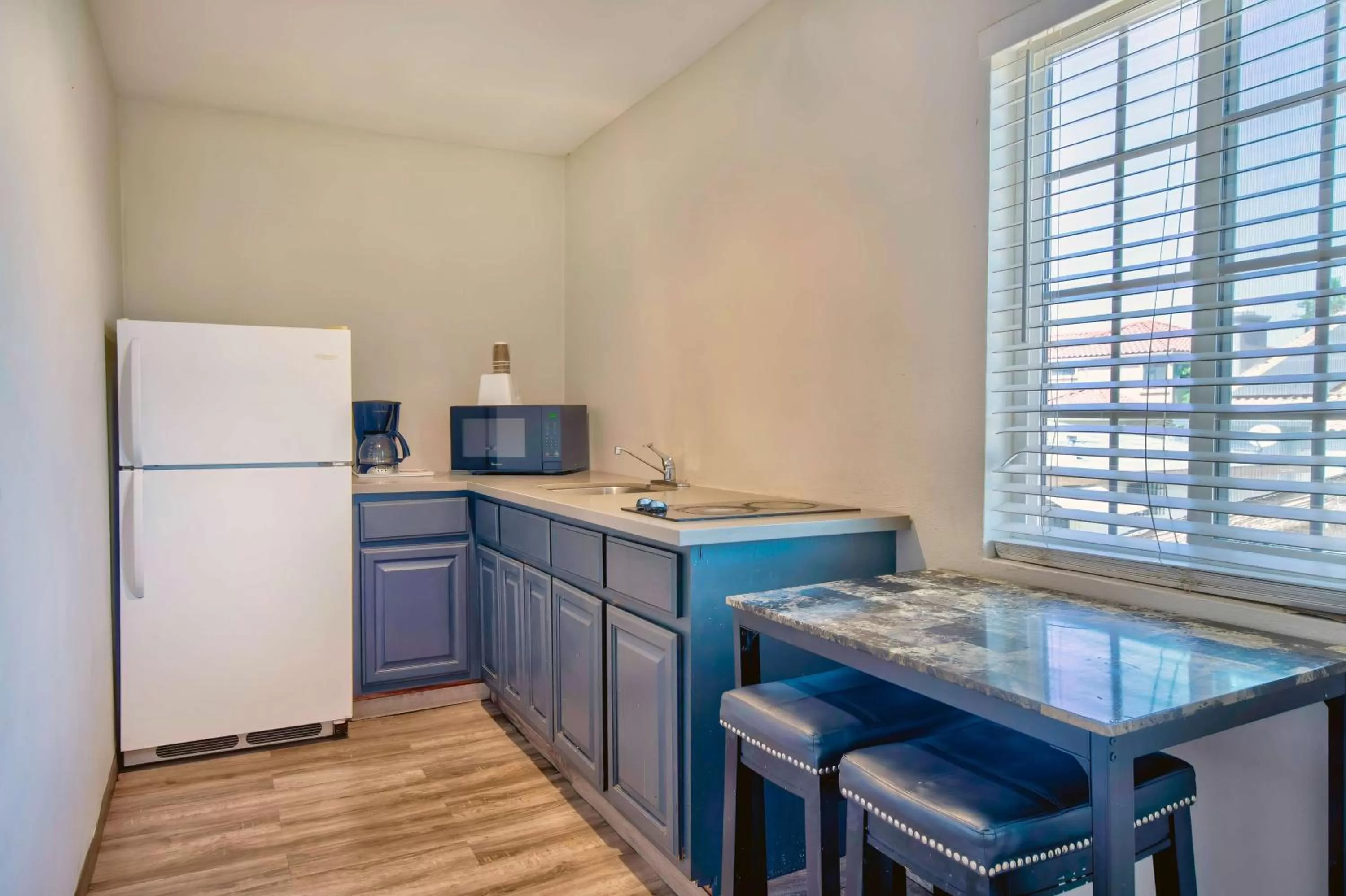 Kitchen or kitchenette in Studio 6 Rosemead, CA