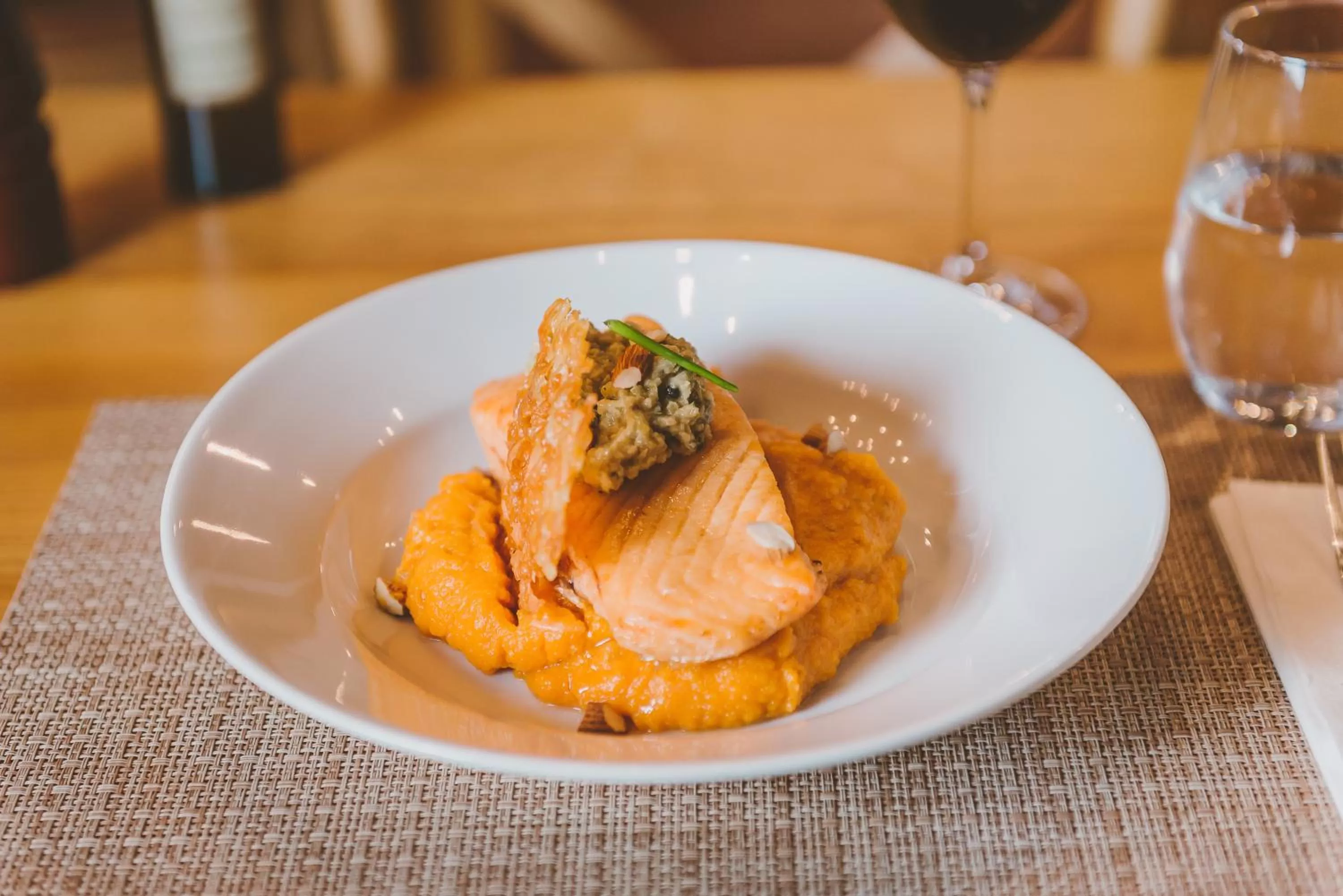 Restaurant/places to eat in Bemar Carmelo Hotel