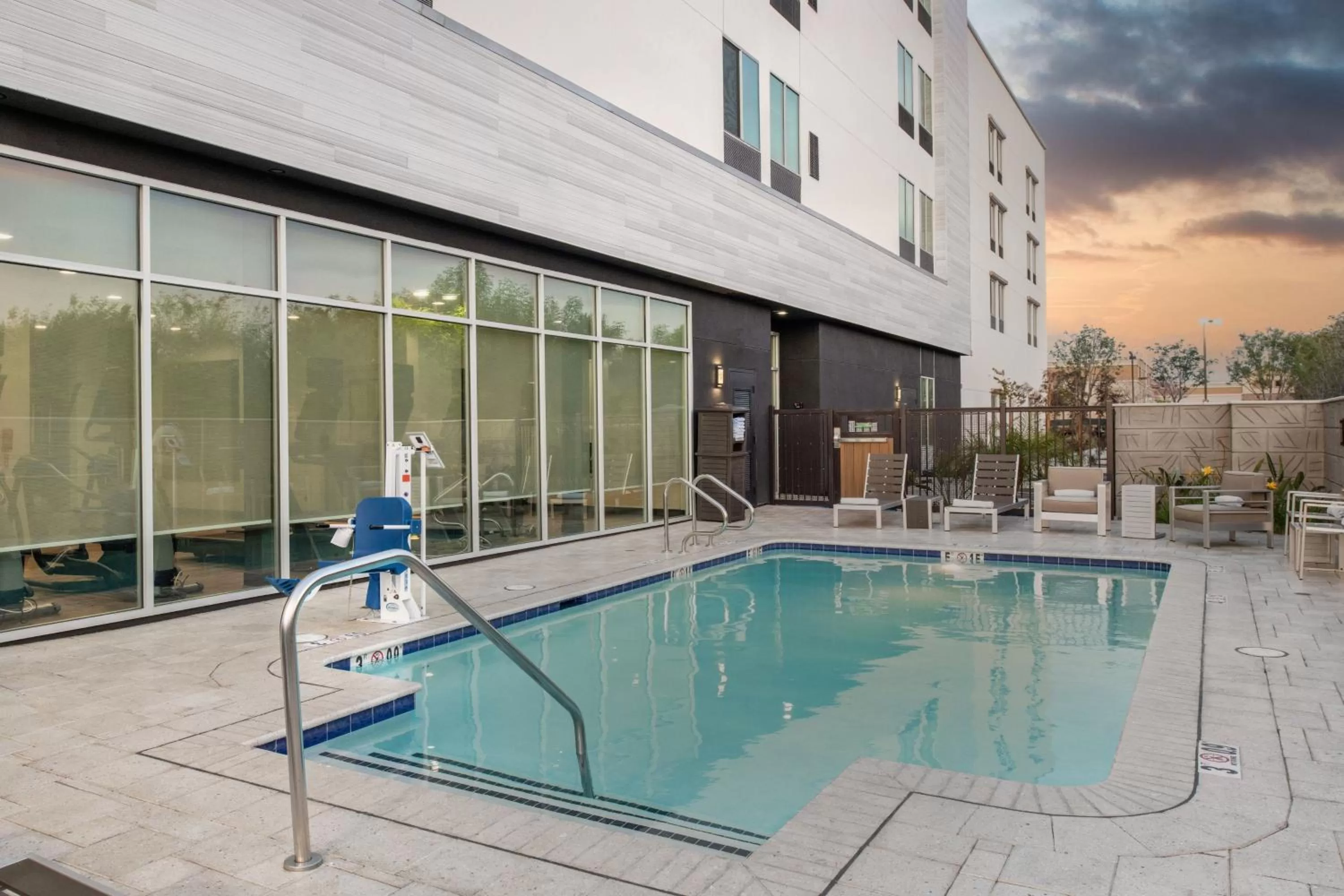 Swimming pool in SpringHill Suites by Marriott Riverside Redlands