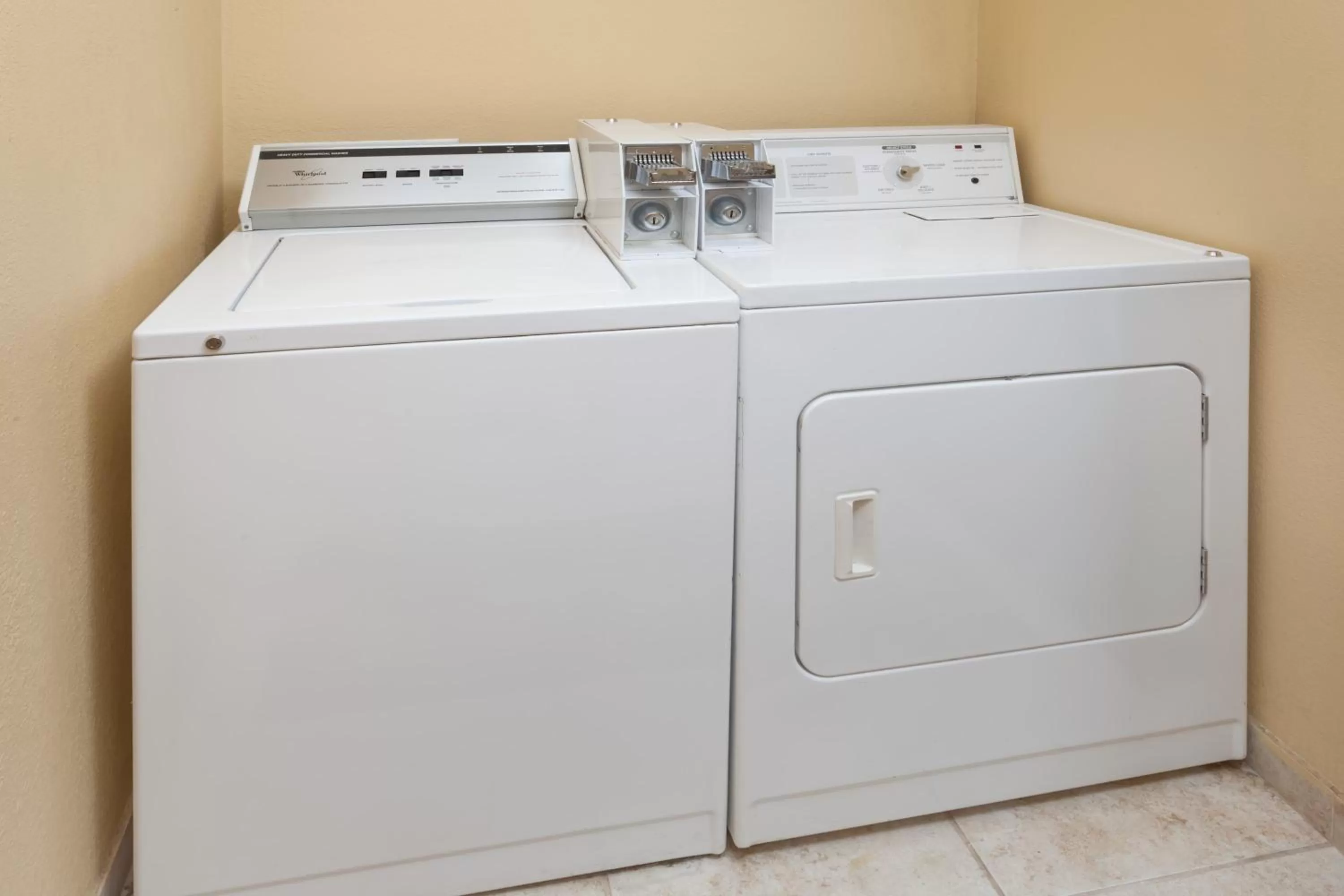 washing machine in Econo Lodge