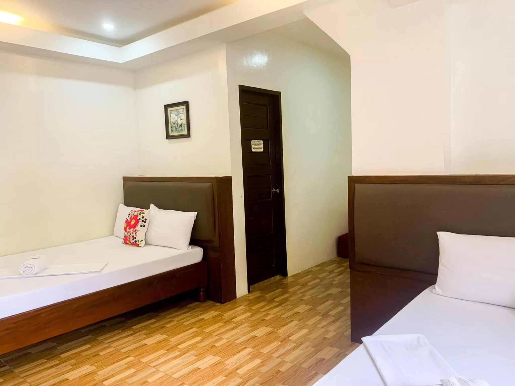 Bed in Jurias Garden Hotel