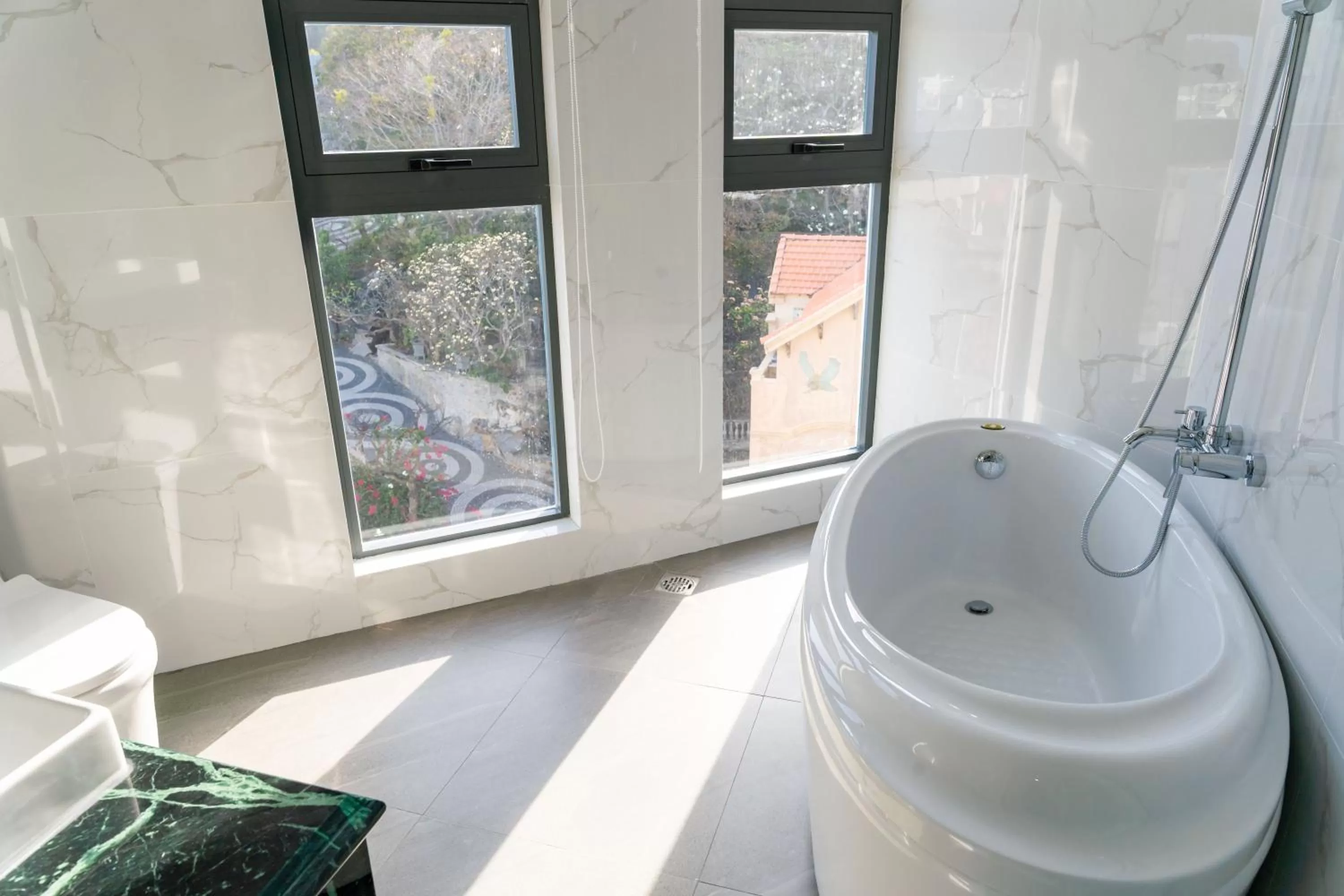 Bathroom in Sun Hill Hotel