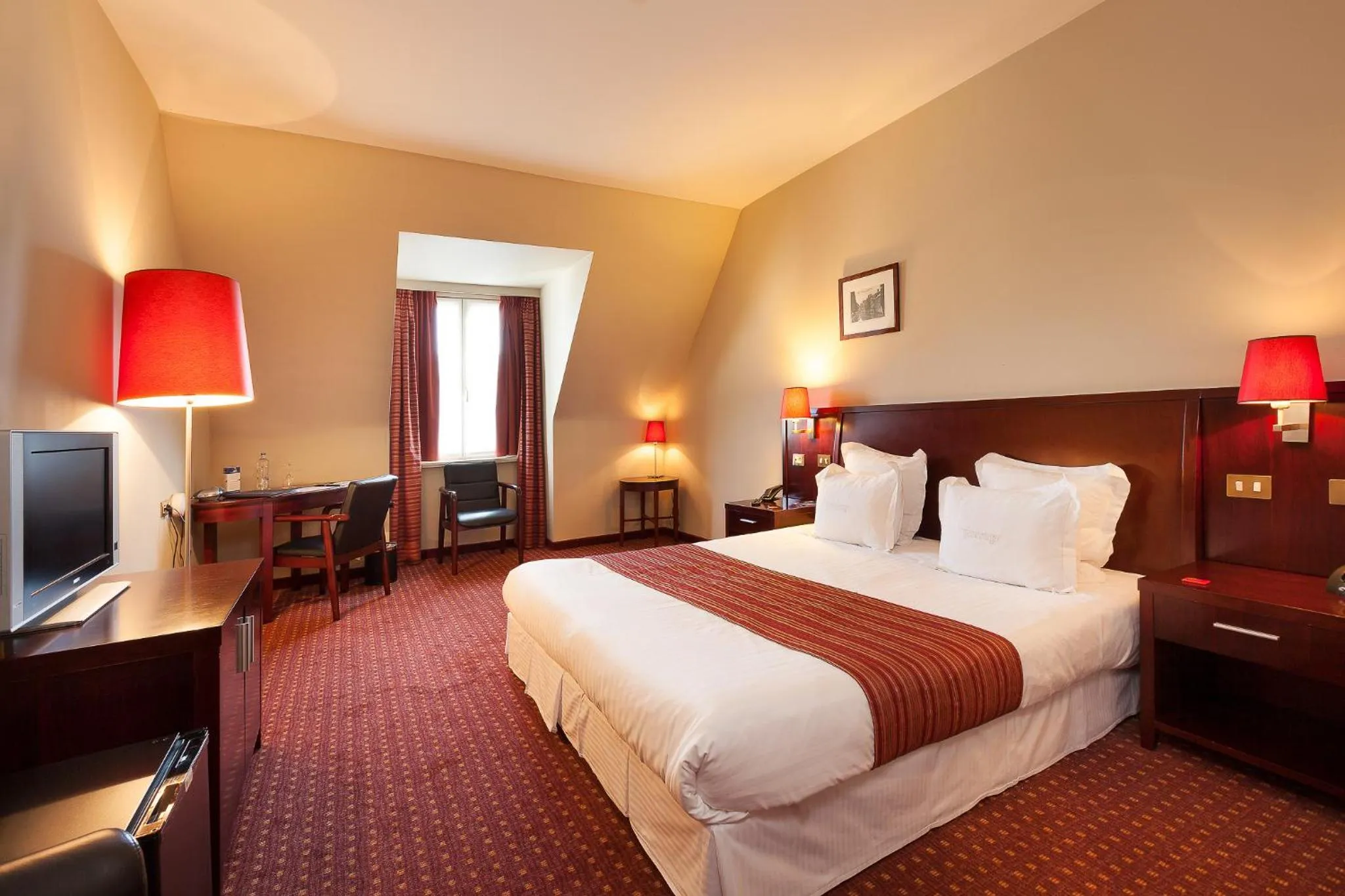 Bedroom, Bed in Hotel Restaurant Weinebrugge