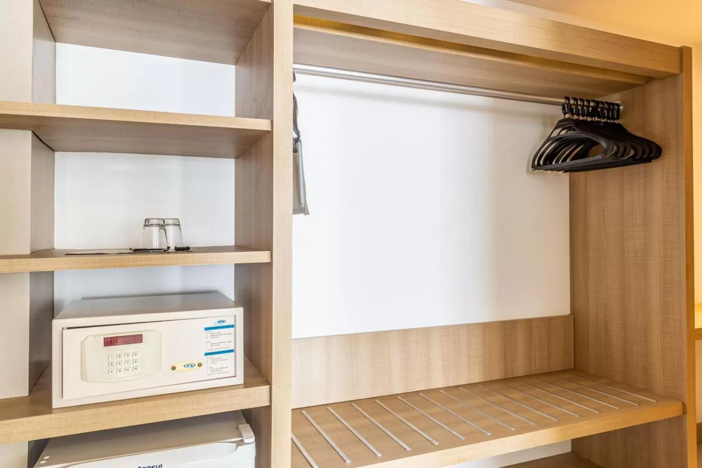 wardrobe in Iu-á Hotel