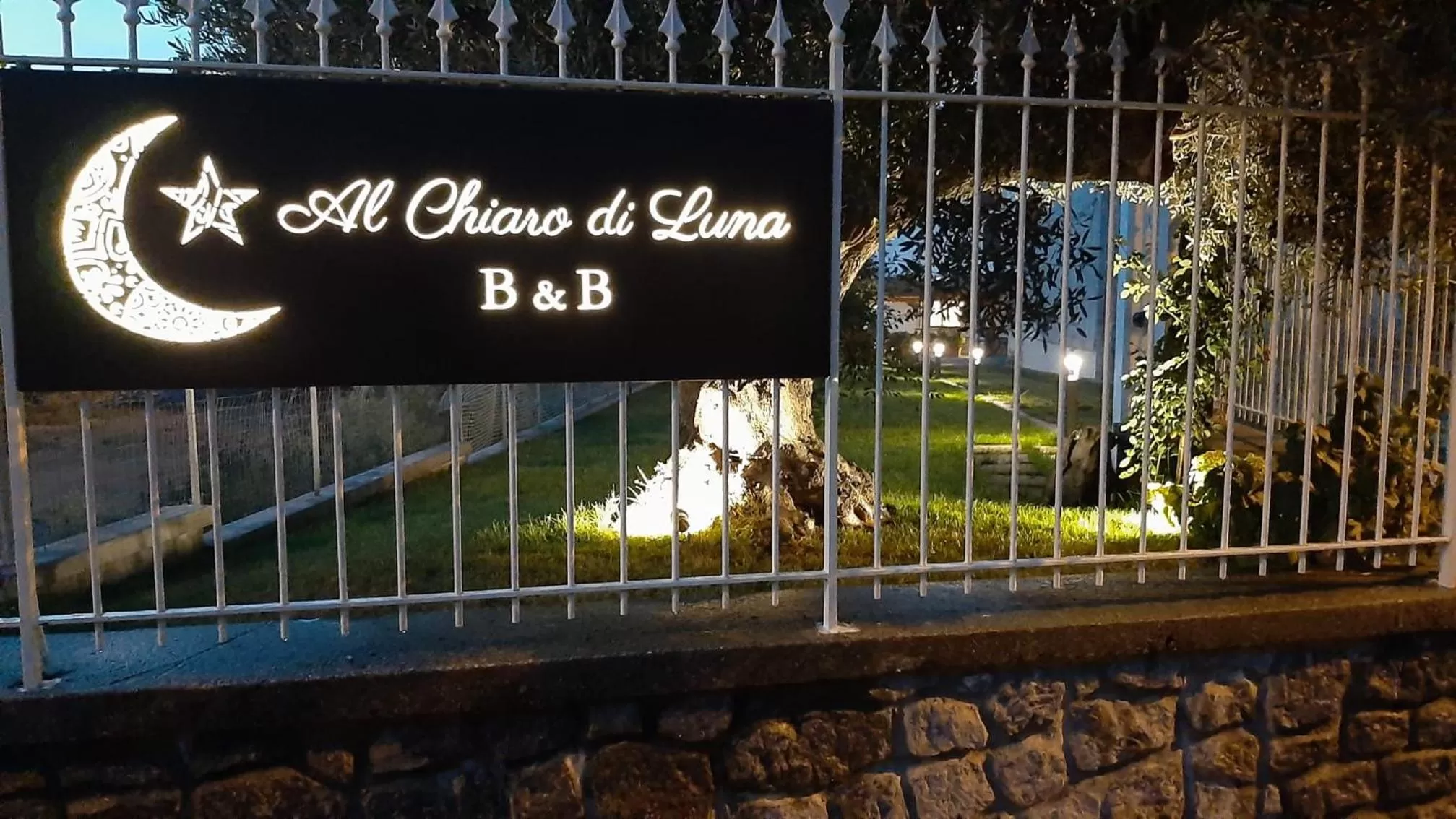 Property logo or sign in Al Chiaro di Luna