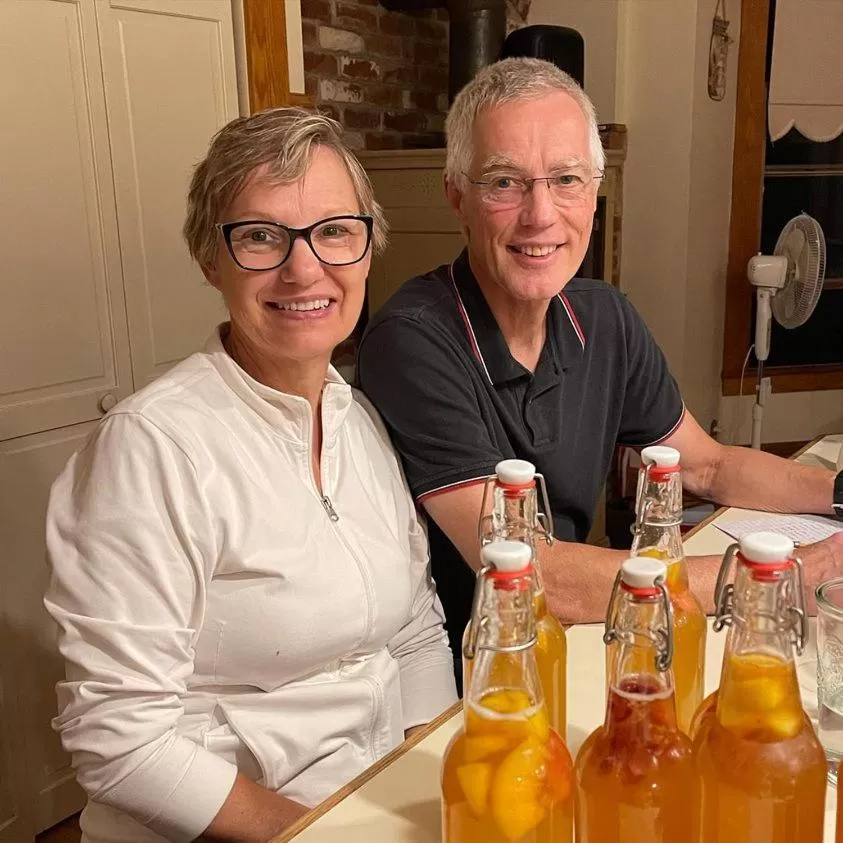 Food in Laurel River Club Bed & Breakfast or LRCBNB