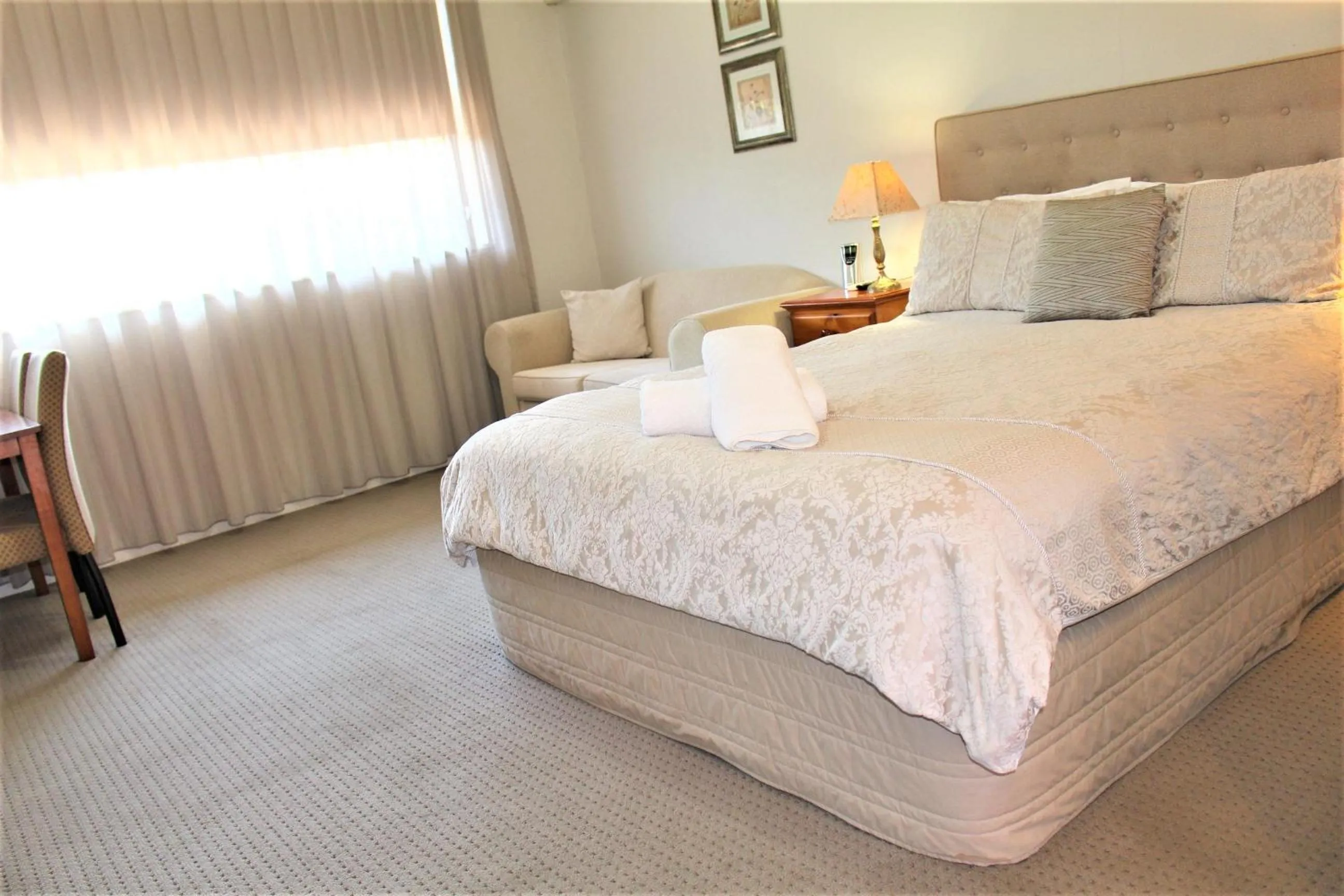 Bed in Cotswold Gardens