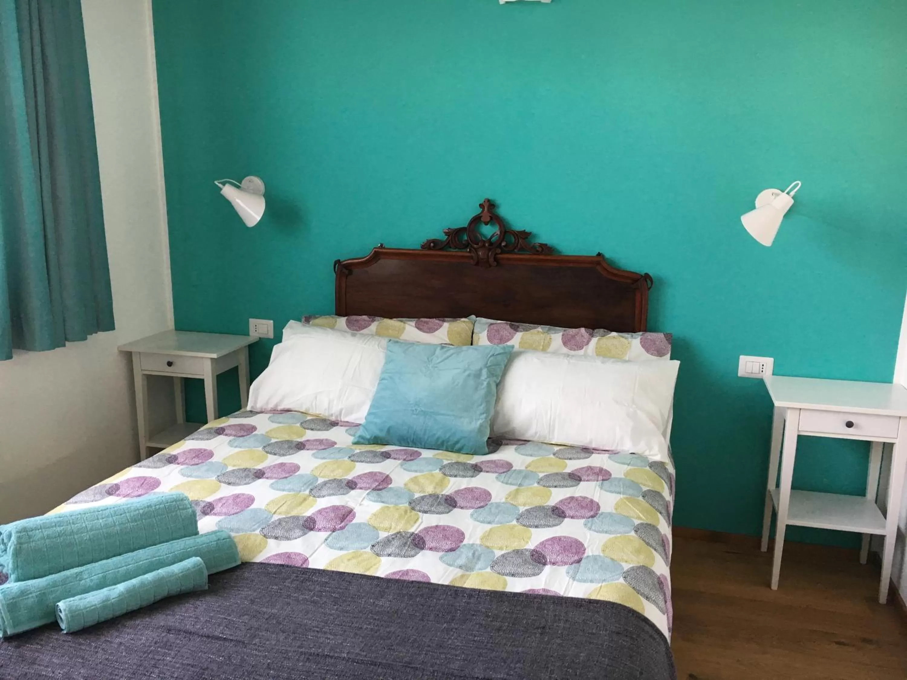 Photo of the whole room, Bed in Elleboro