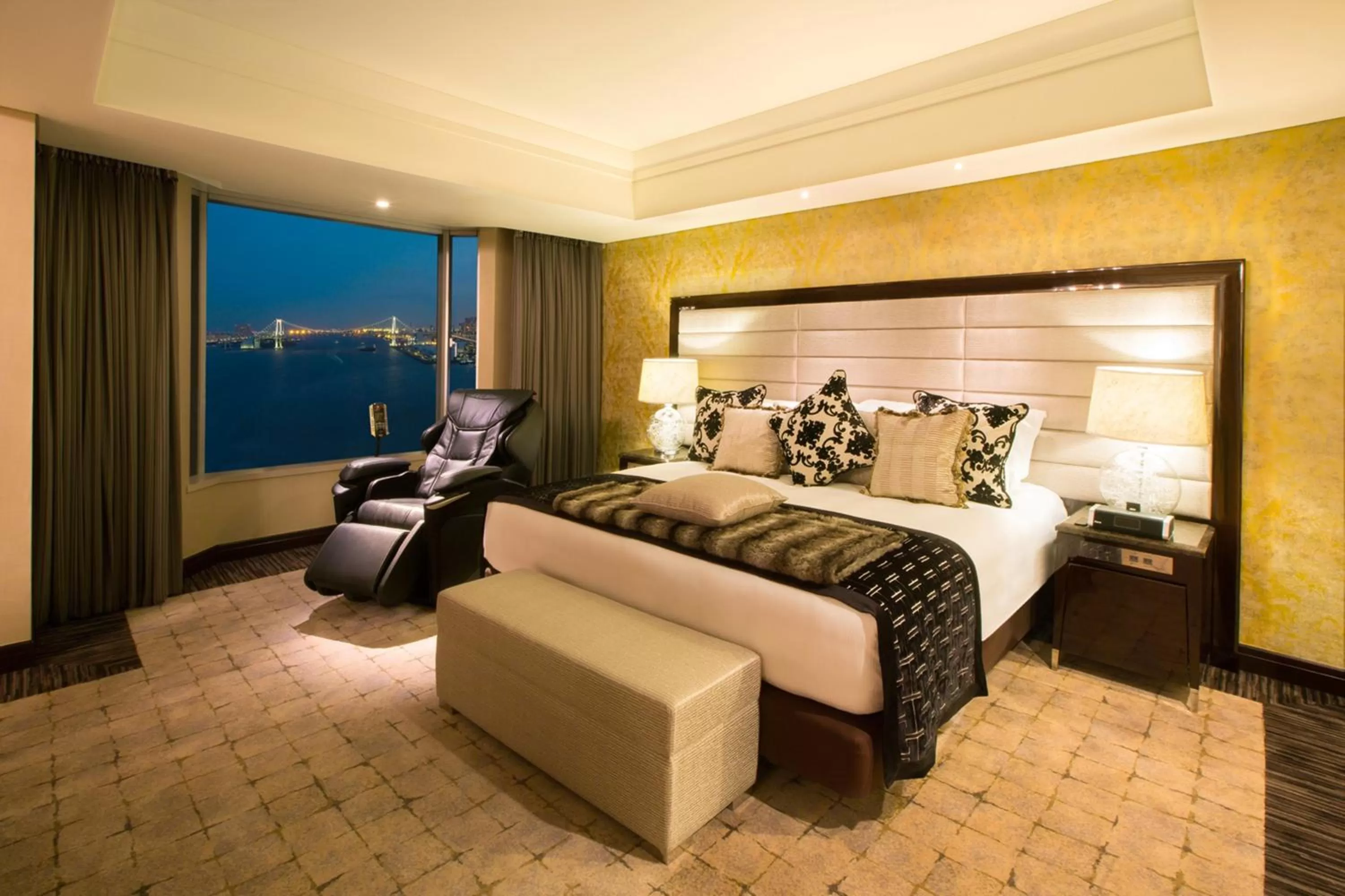 Photo of the whole room, Bed in InterContinental Tokyo Bay by IHG