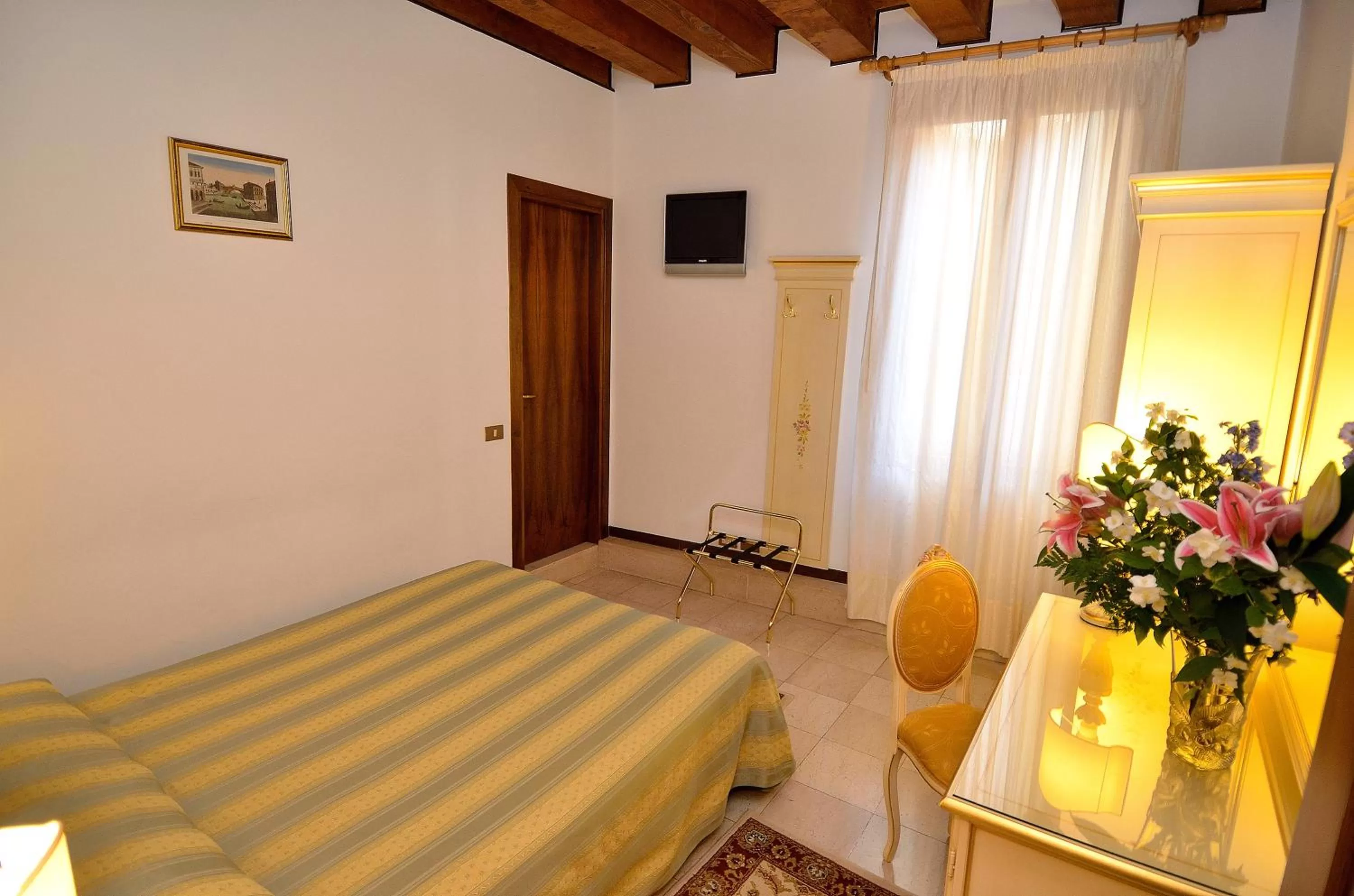 Photo of the whole room, Bed in Hotel Orion