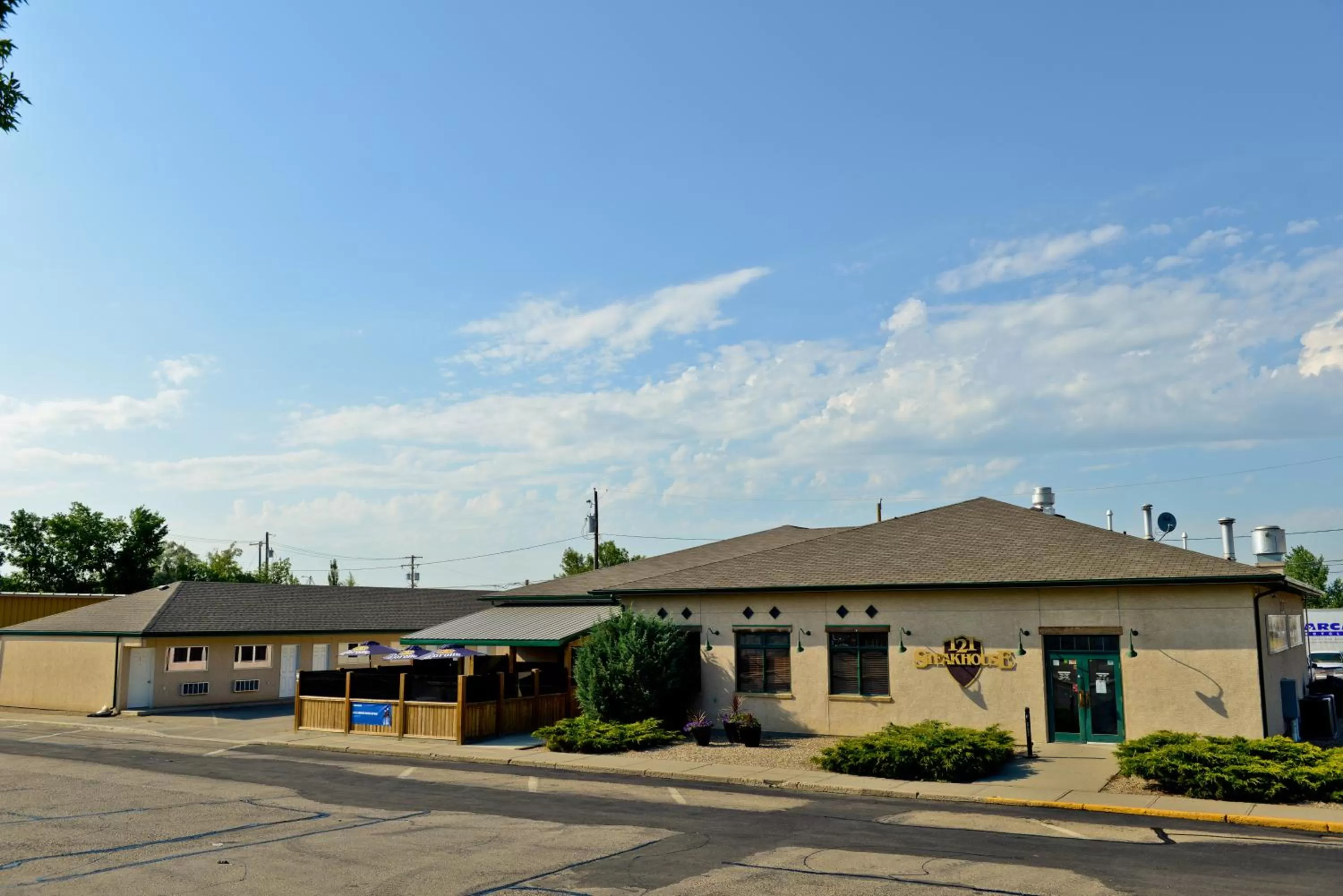 121 Steakhouse & Motel