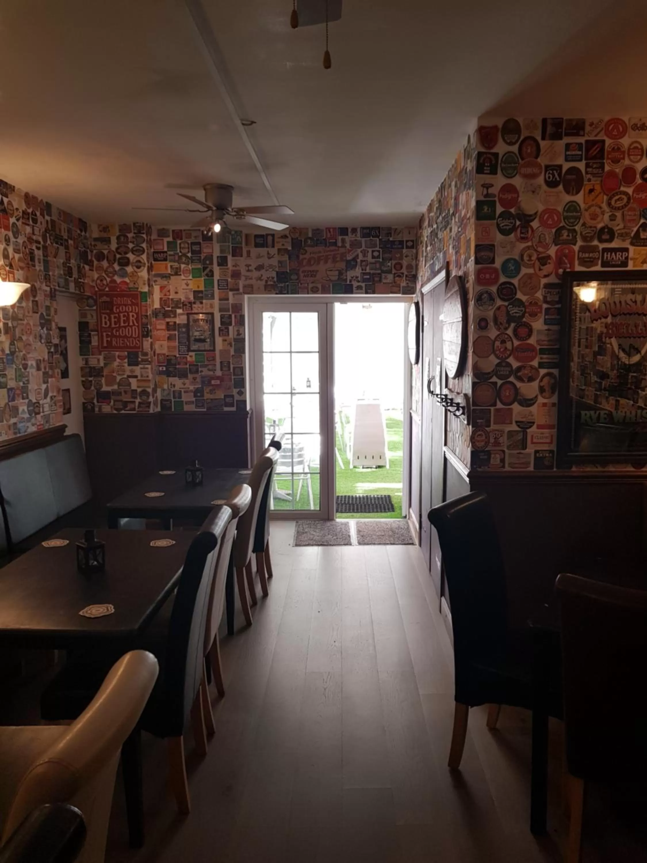 Dining area in the jackdaw pub SELF CATERING STATIC CARAVAN free breakfast supplied