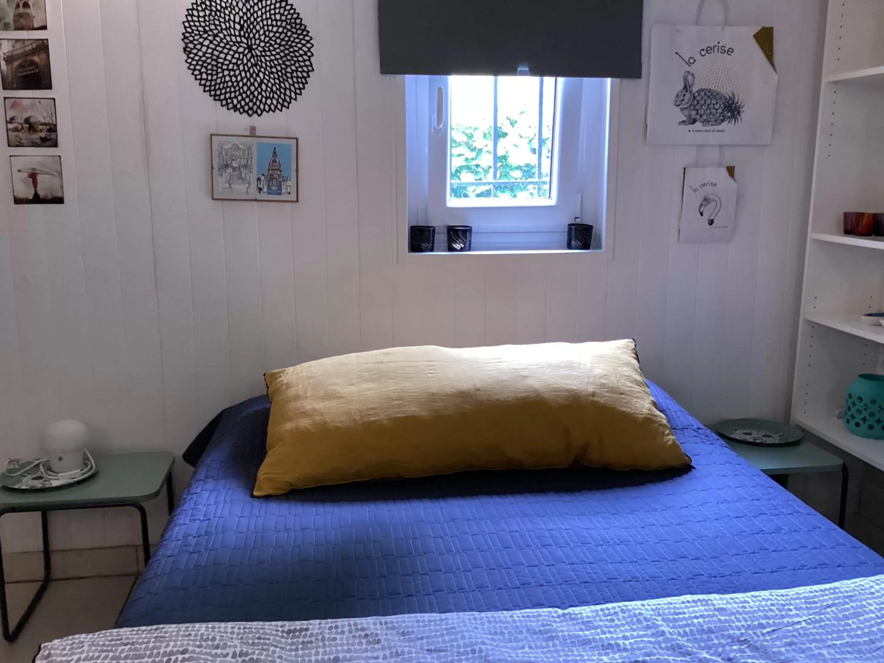 Bed in Maisonnette Nantes