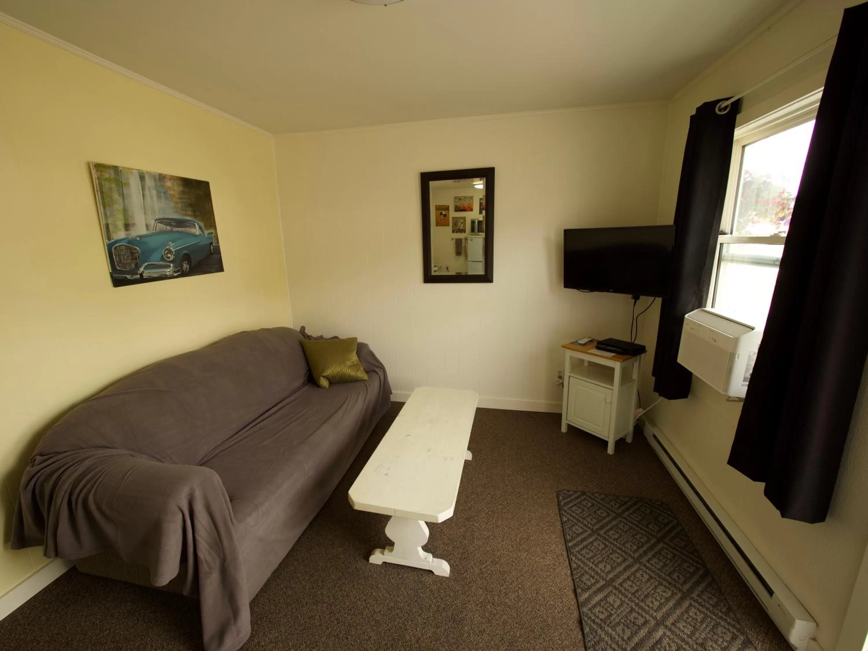 Bed in Creston Valley Motel