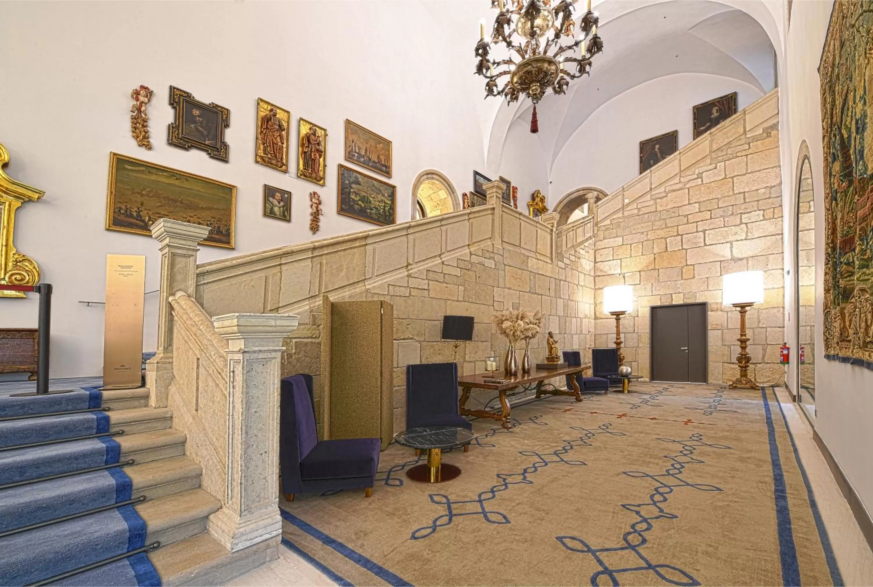 Lobby or reception in Parador de Turismo de León
