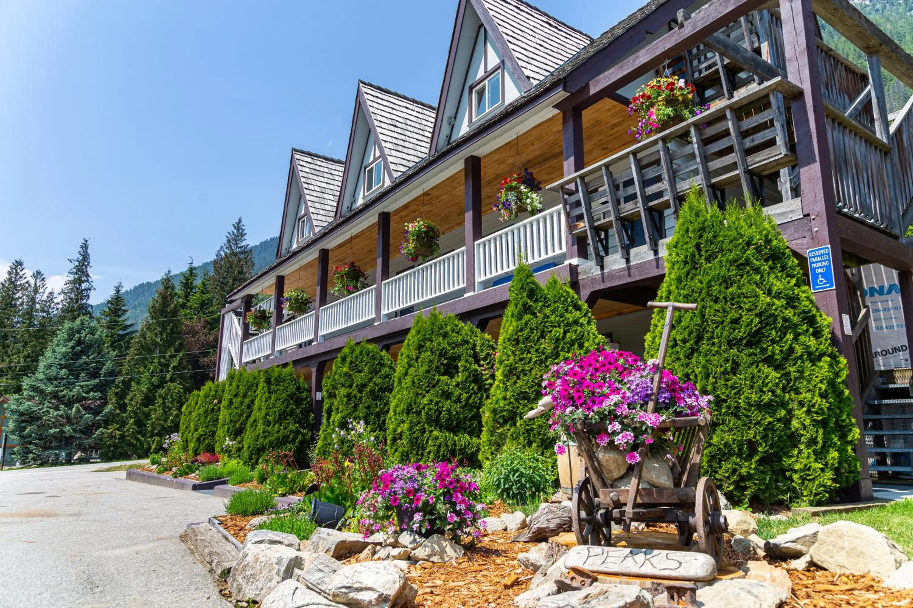 Garden in Peaks Lodge