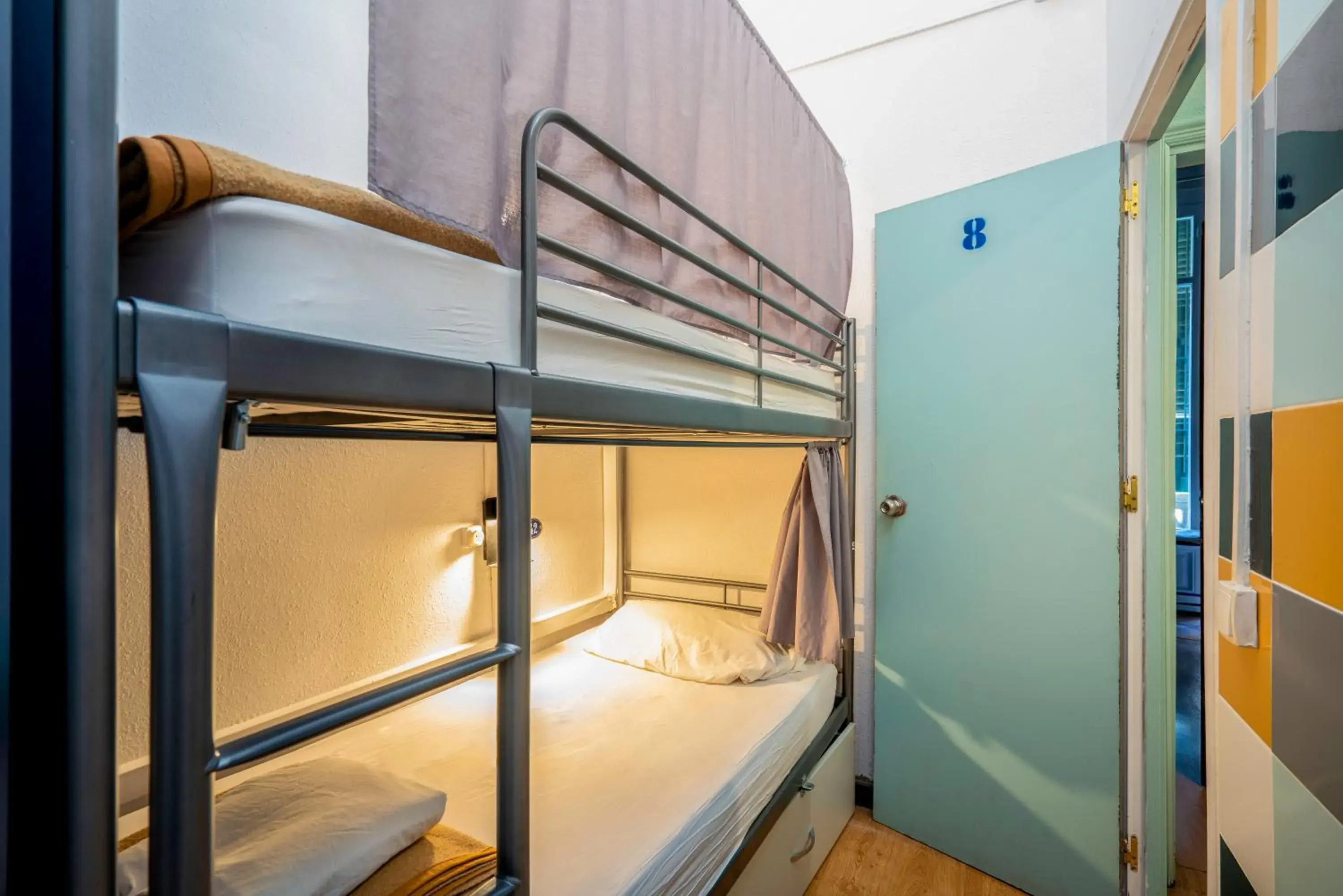 Standard Twin Room with Shared Bathroom in Casa Barcelo Hostel Barcelona Standard Twin Room with Shared Bathroom in Casa Barcelo Hostel Barcelona