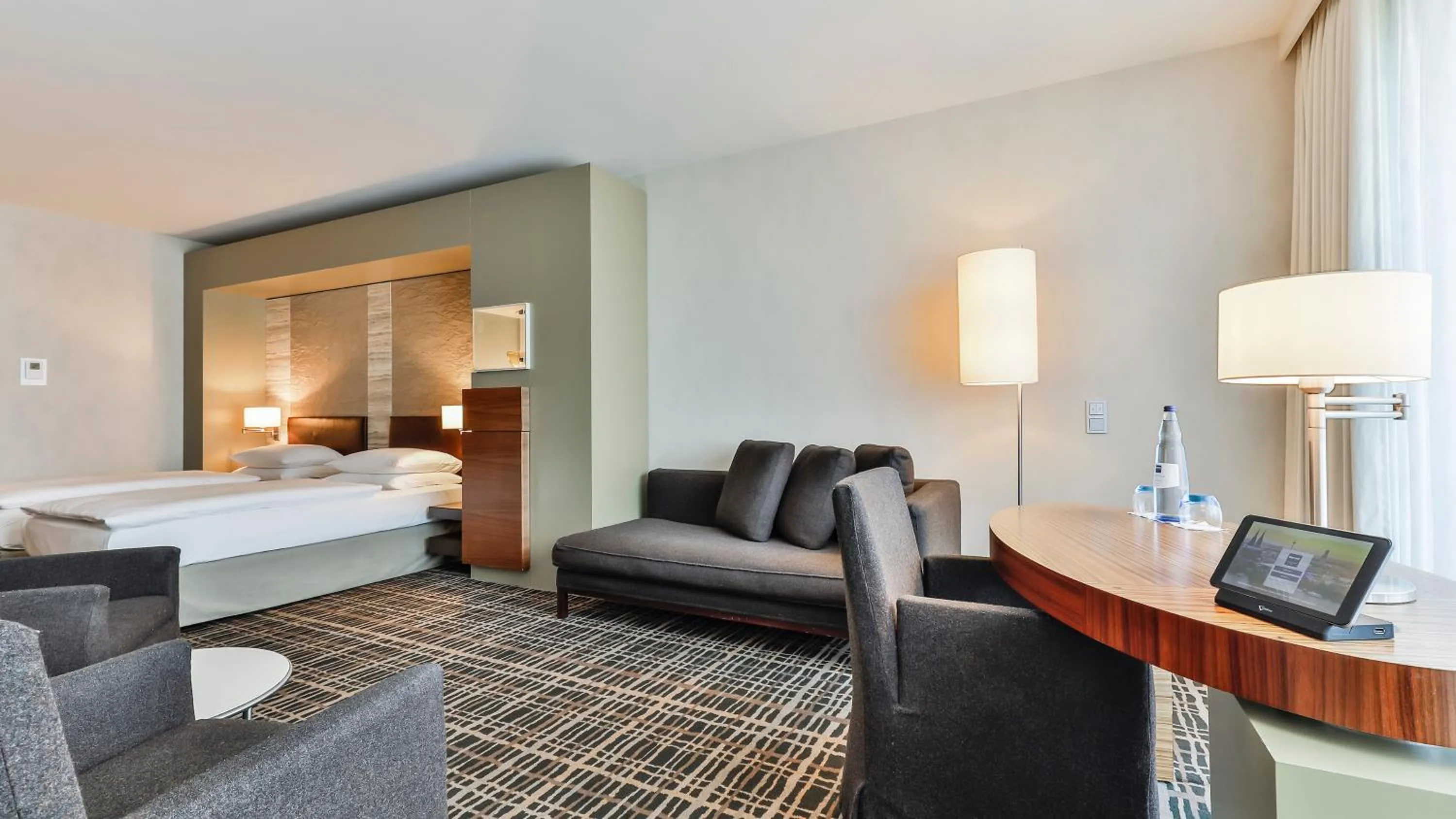 Bed in Dorint Hotel am Heumarkt Köln