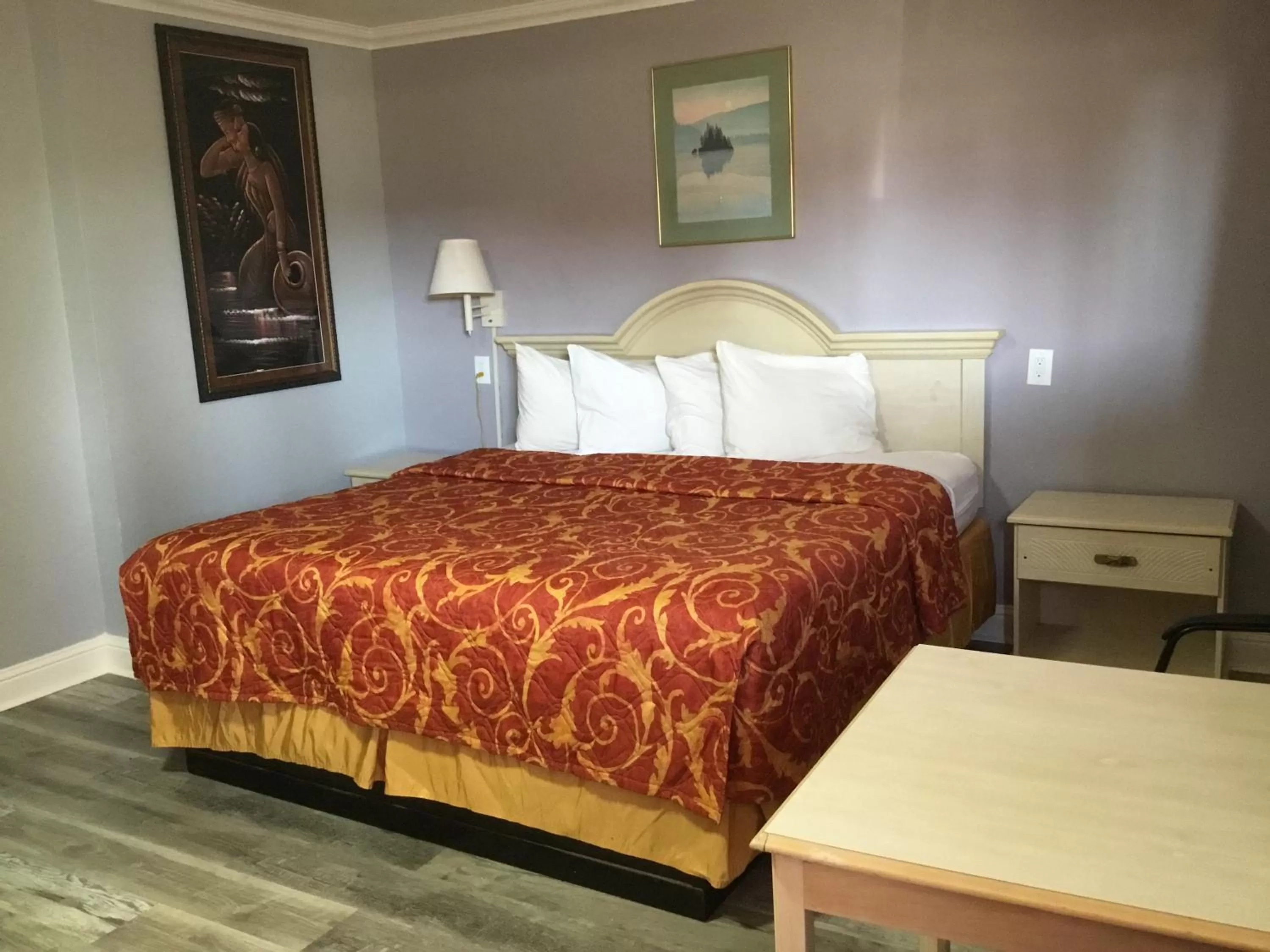 Bedroom, Bed in Budget Inn Plainview