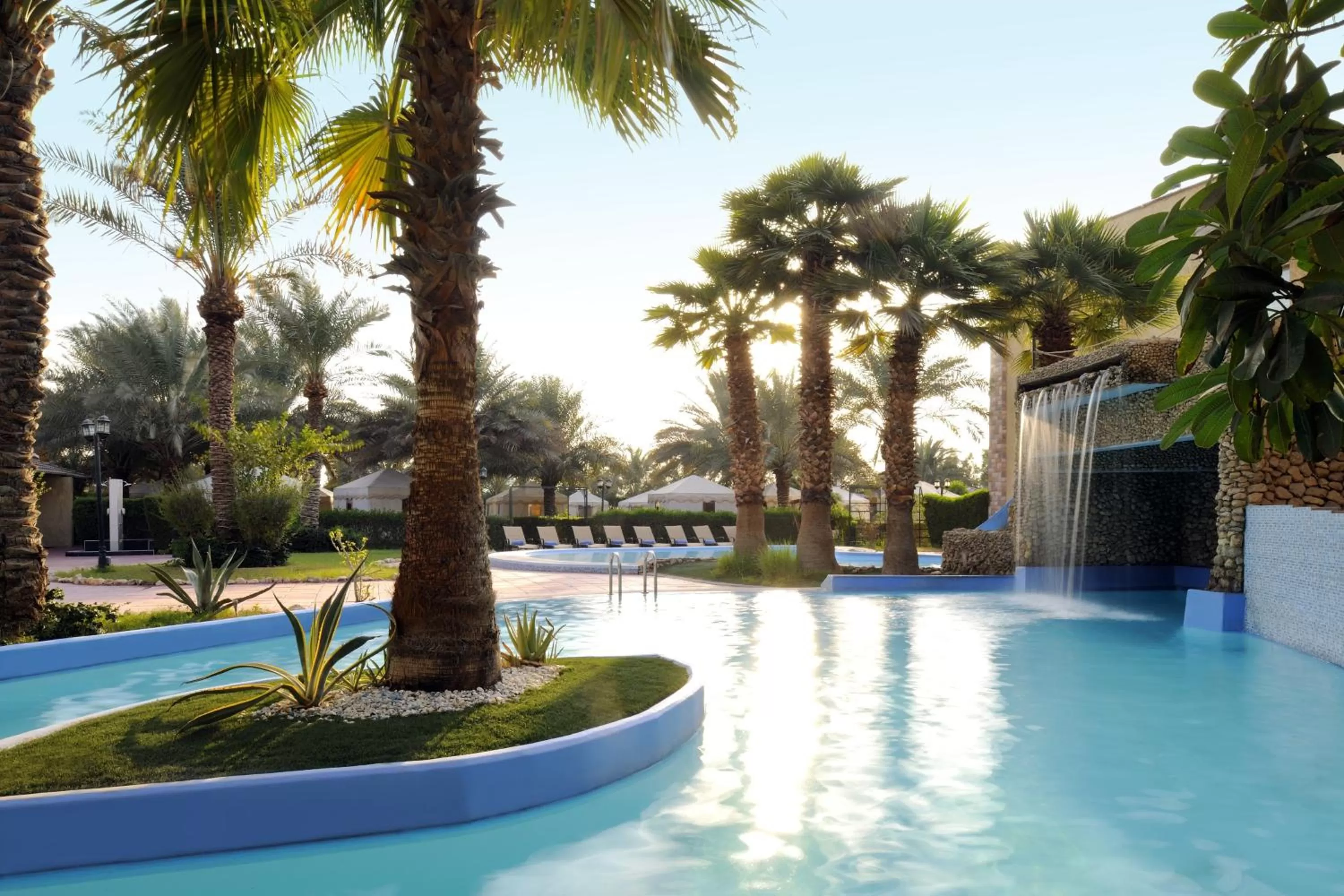 Swimming pool in Mövenpick Hotel Kuwait