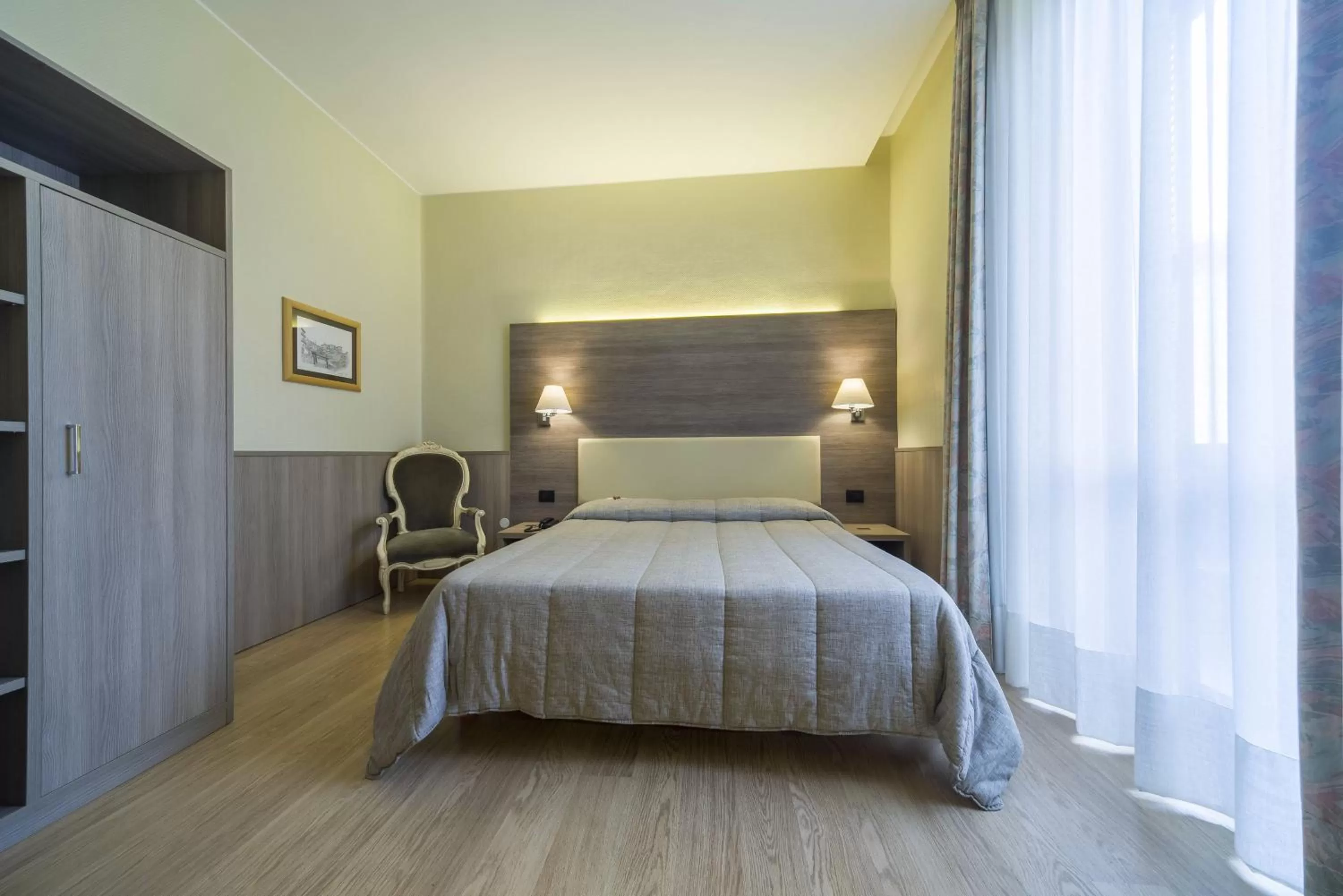 Photo of the whole room, Bed in Hotel Est Piombino