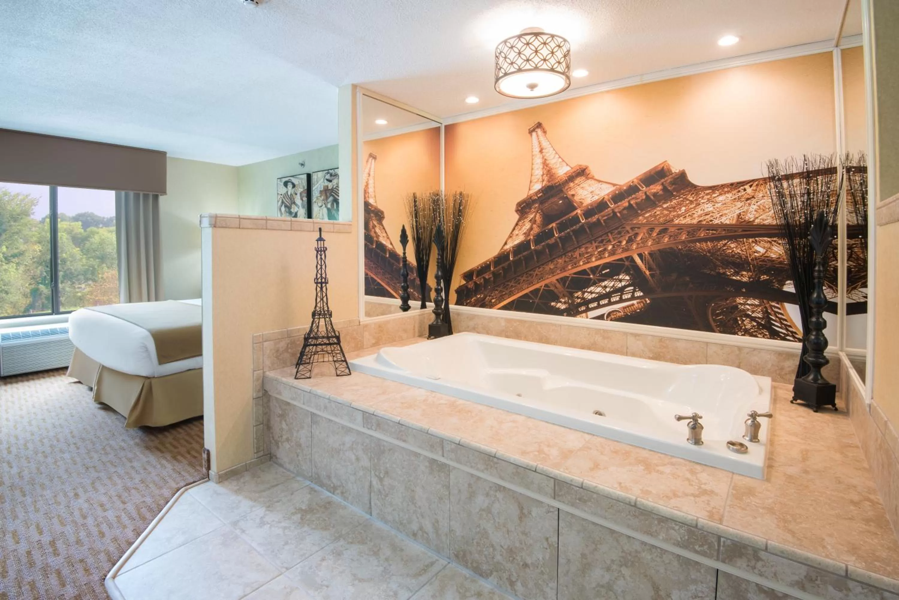 Photo of the whole room in Holiday Inn Express & Suites - Sharon-Hermitage by IHG