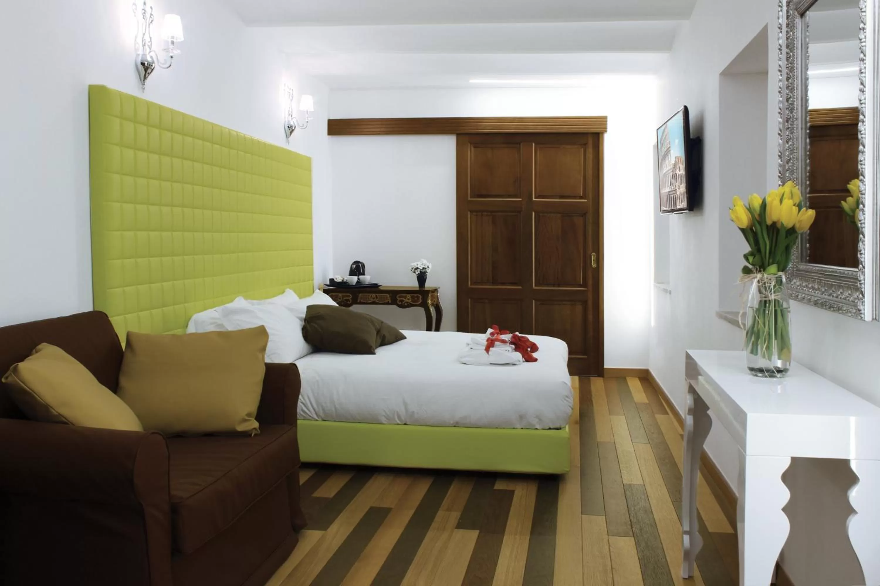 Decorative detail, Bed in Hub Navona