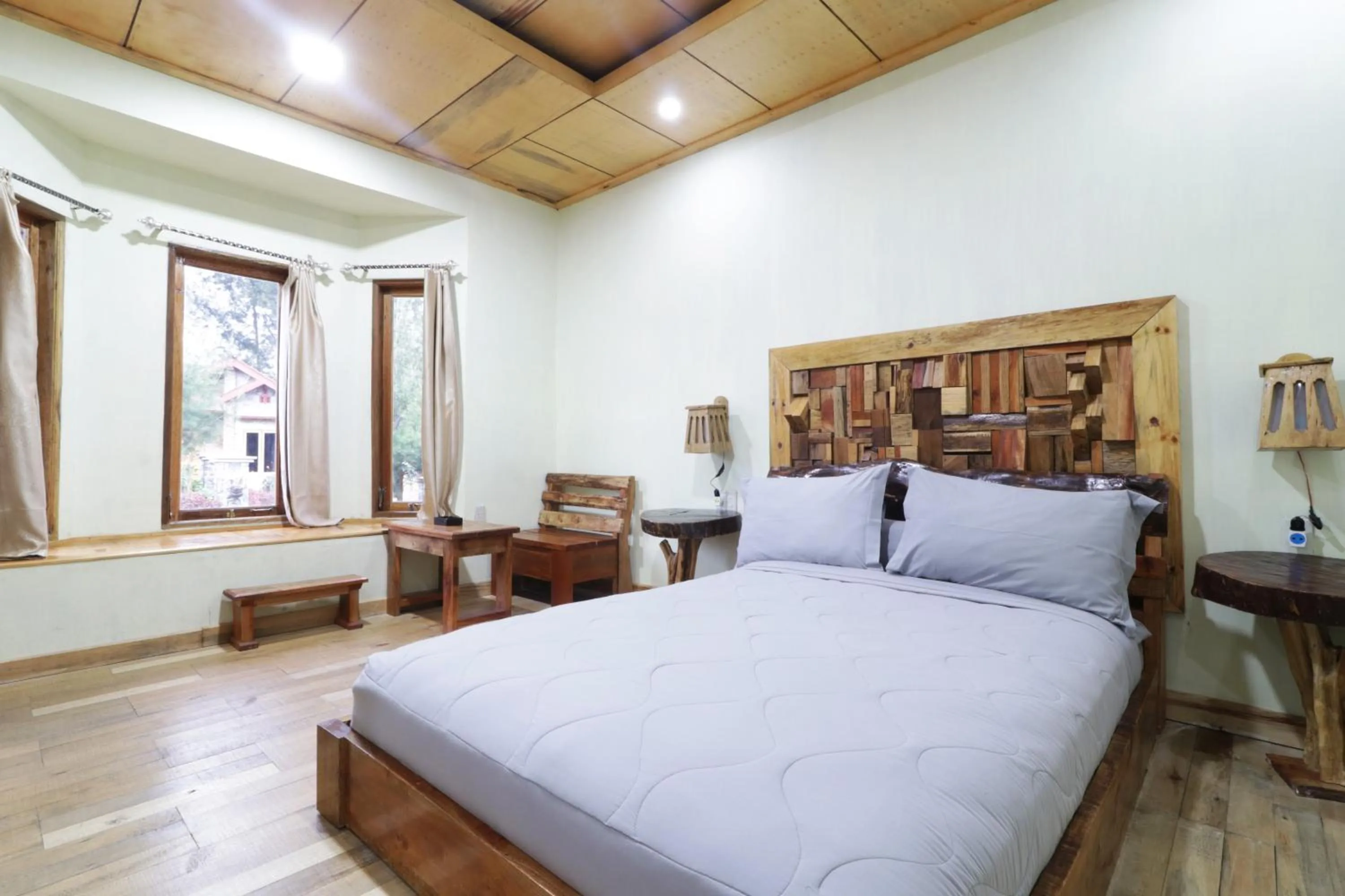 Photo of the whole room, Bed in Alloyna Country Cottage Brastagi