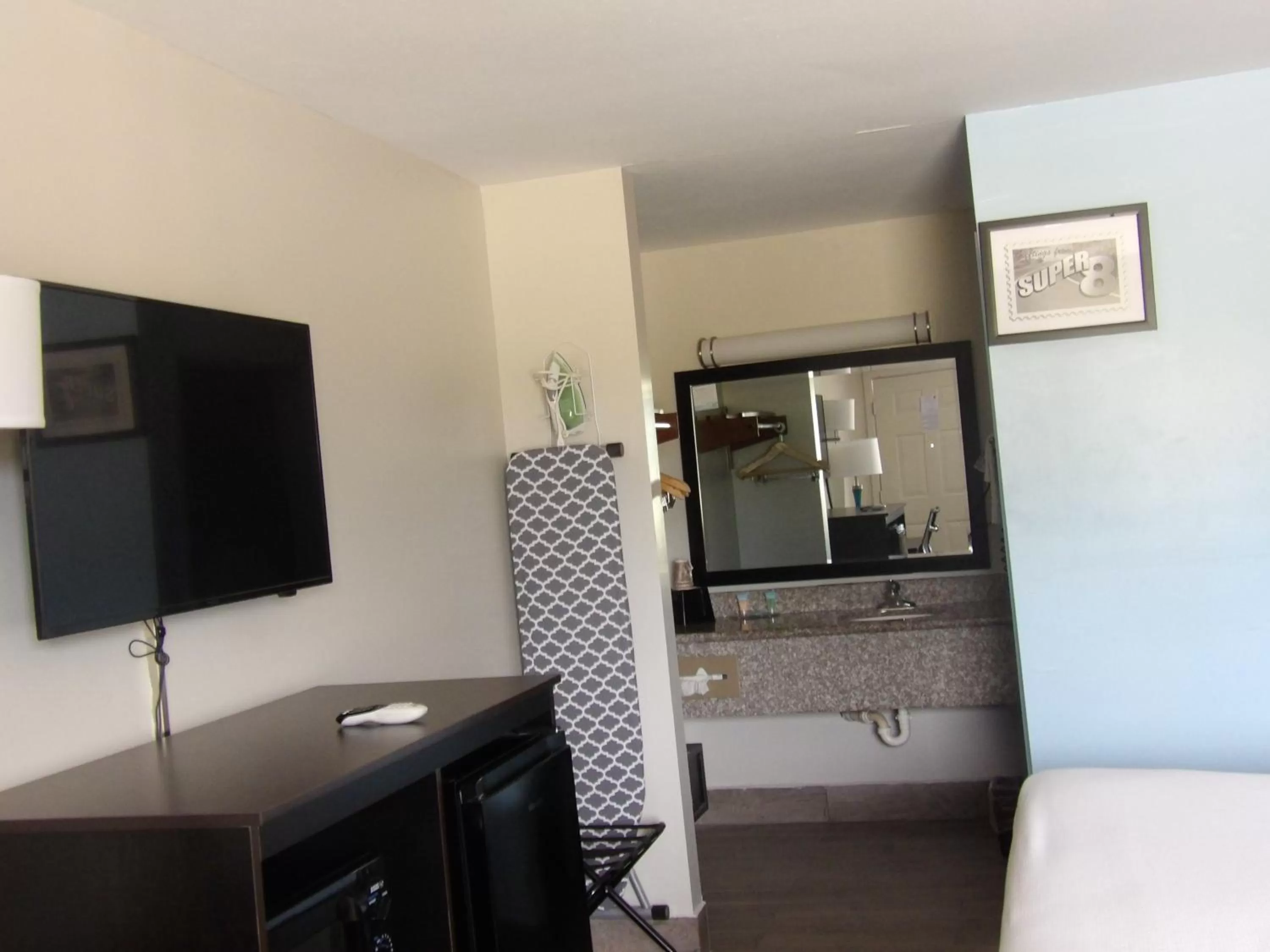 Super 8 by Wyndham Ocean Springs Biloxi