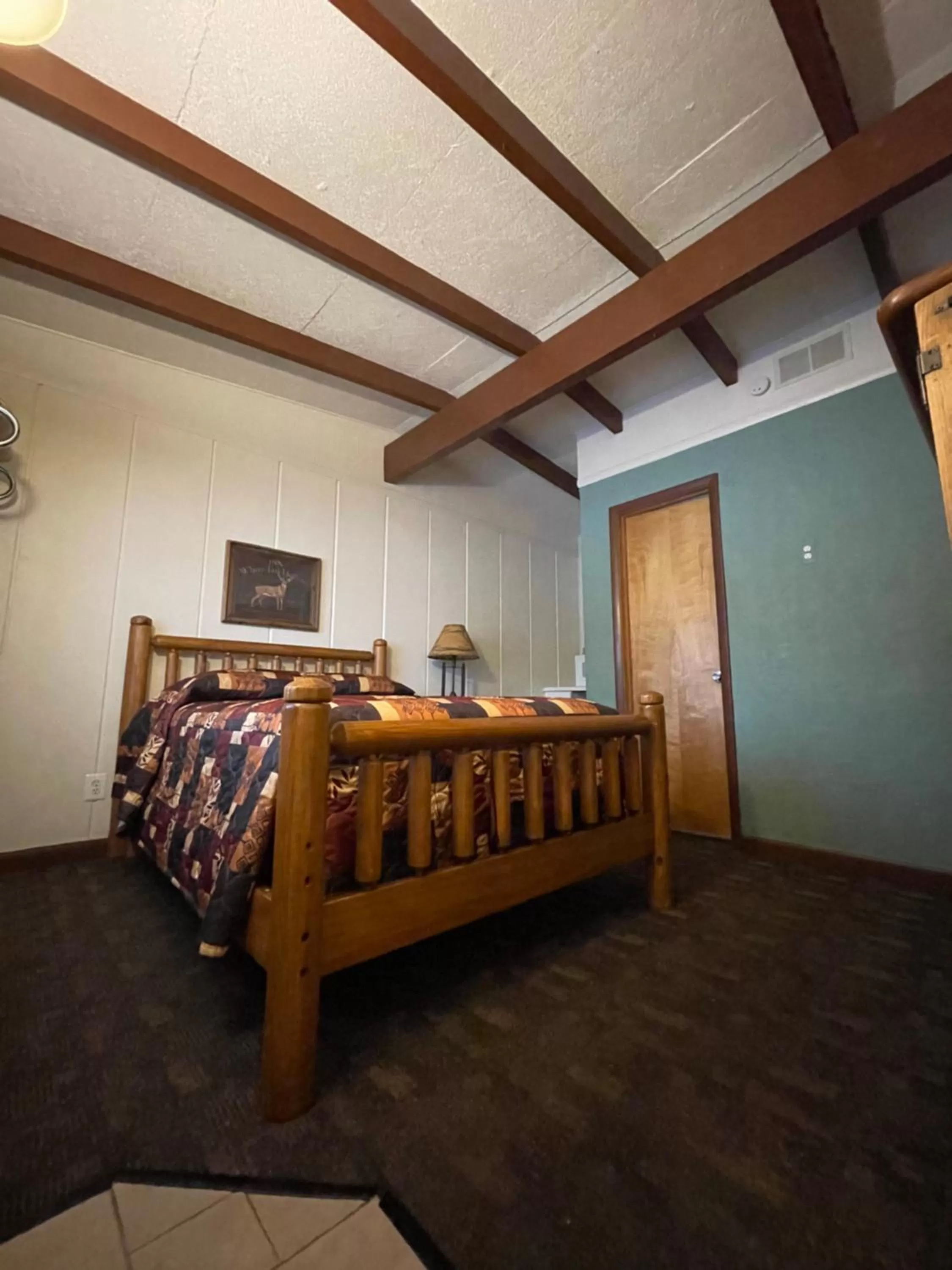 Bed in Olde Mill Inn of Clarkston