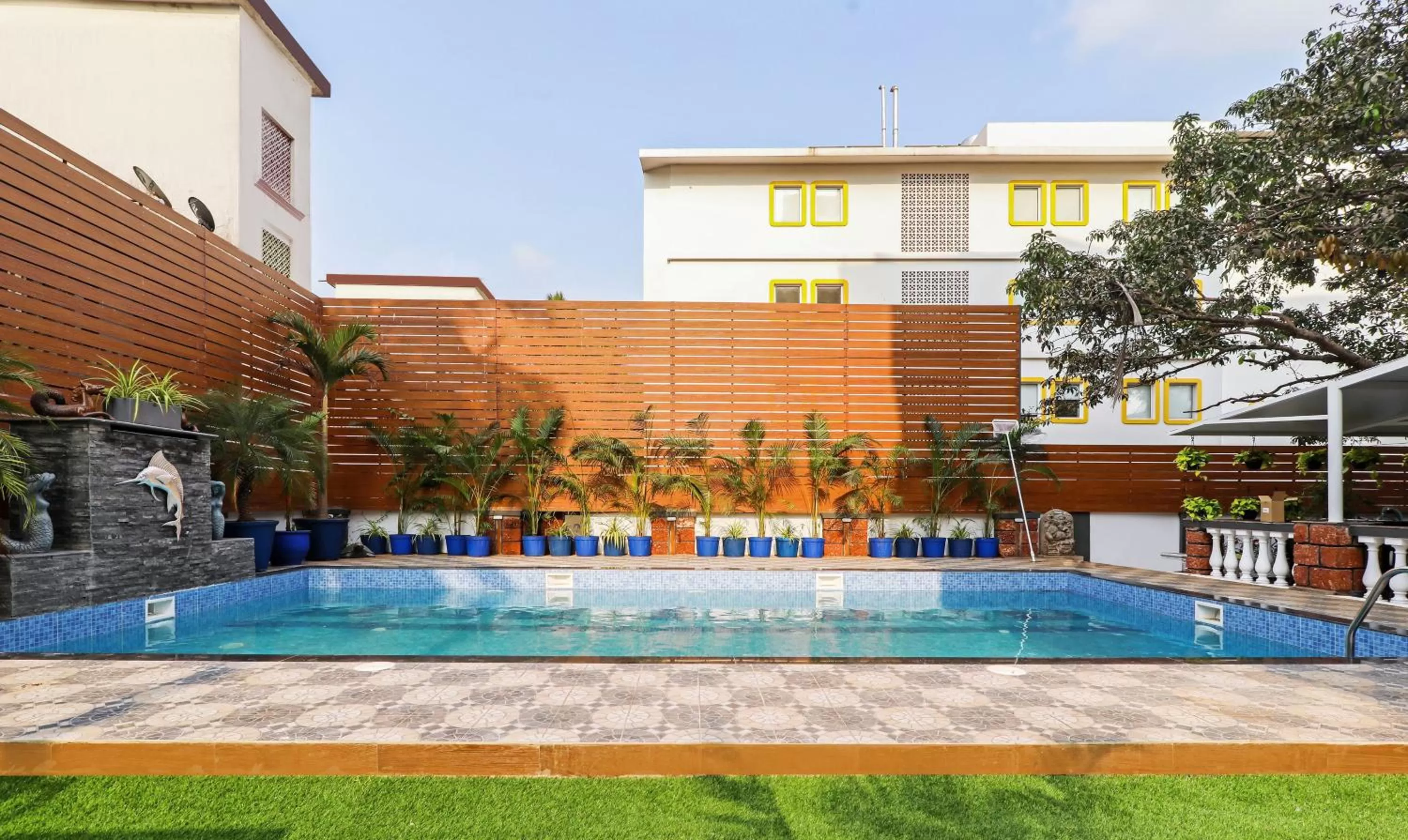 Treebo Premium Dona Eliza, 700 metres from Calangute Beach