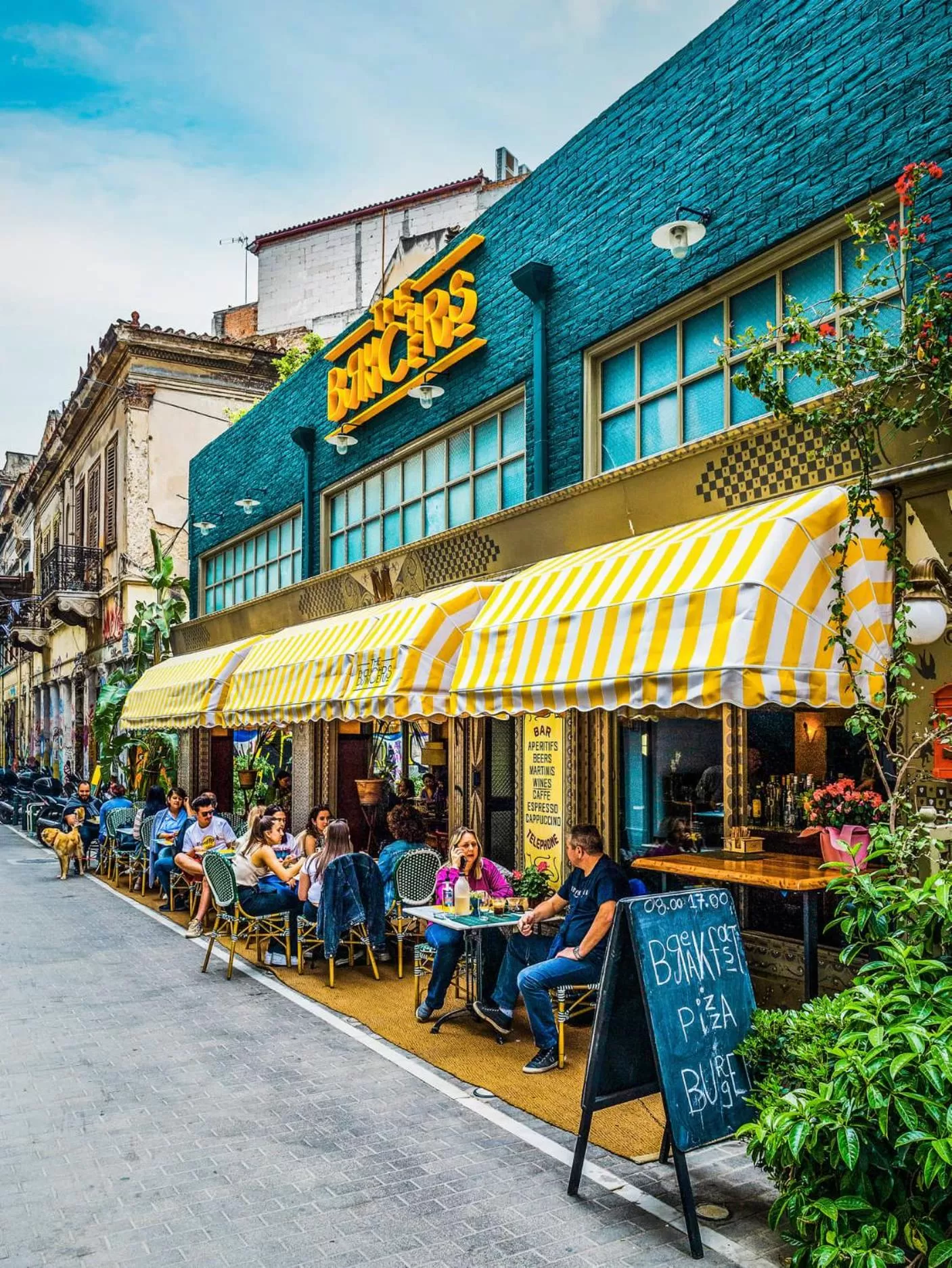 Restaurant/places to eat in St. Bjur Suites