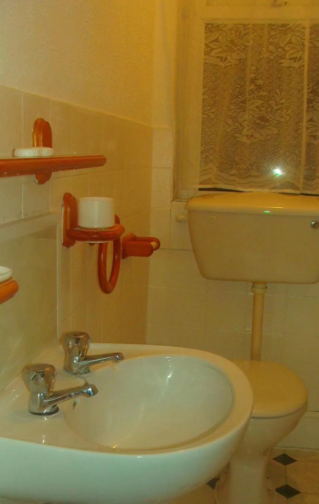 Bathroom in Wilsons Hotel - Blackpool Tower View