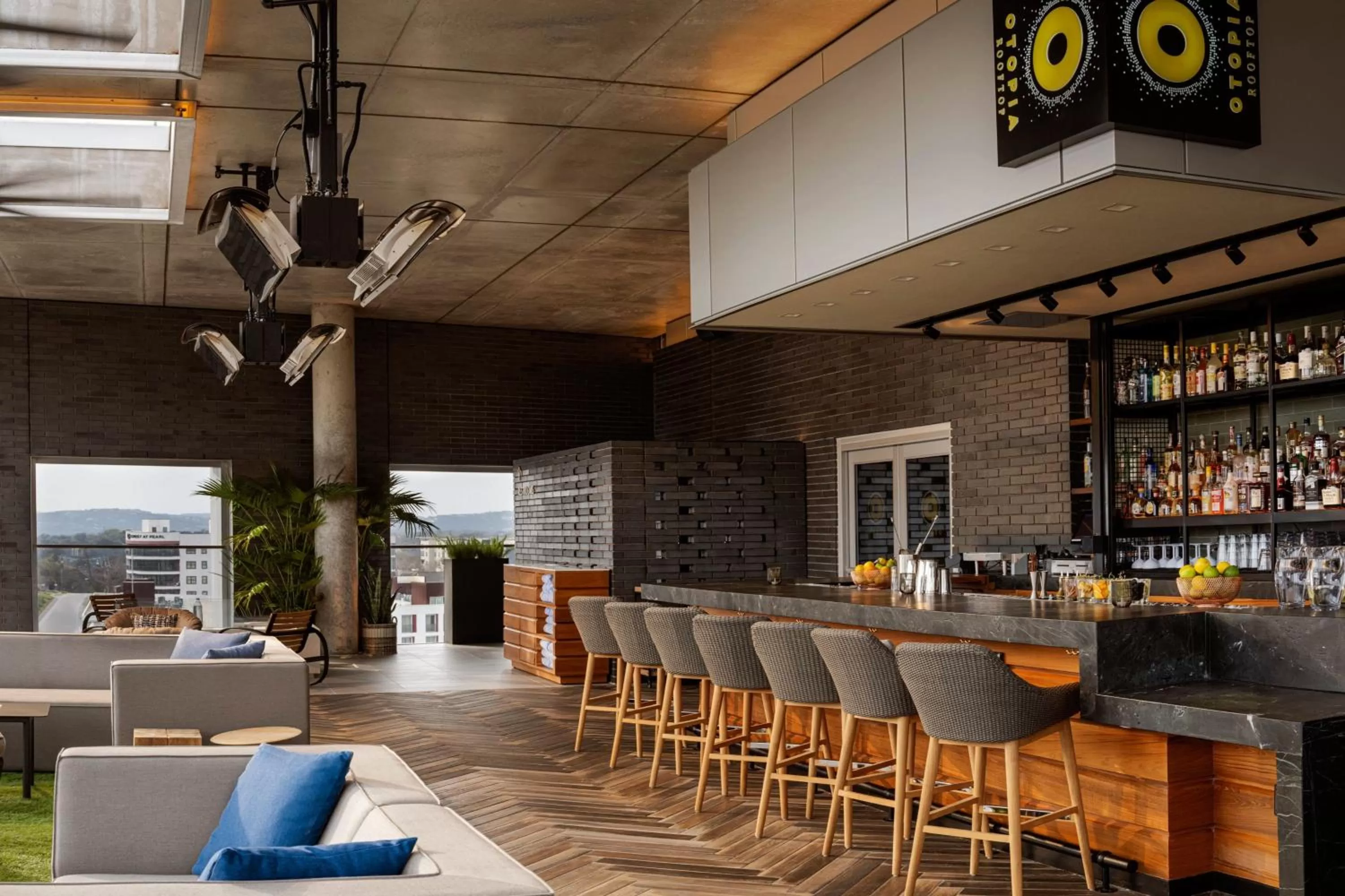 Lounge or bar in AC Hotel by Marriott Austin-University