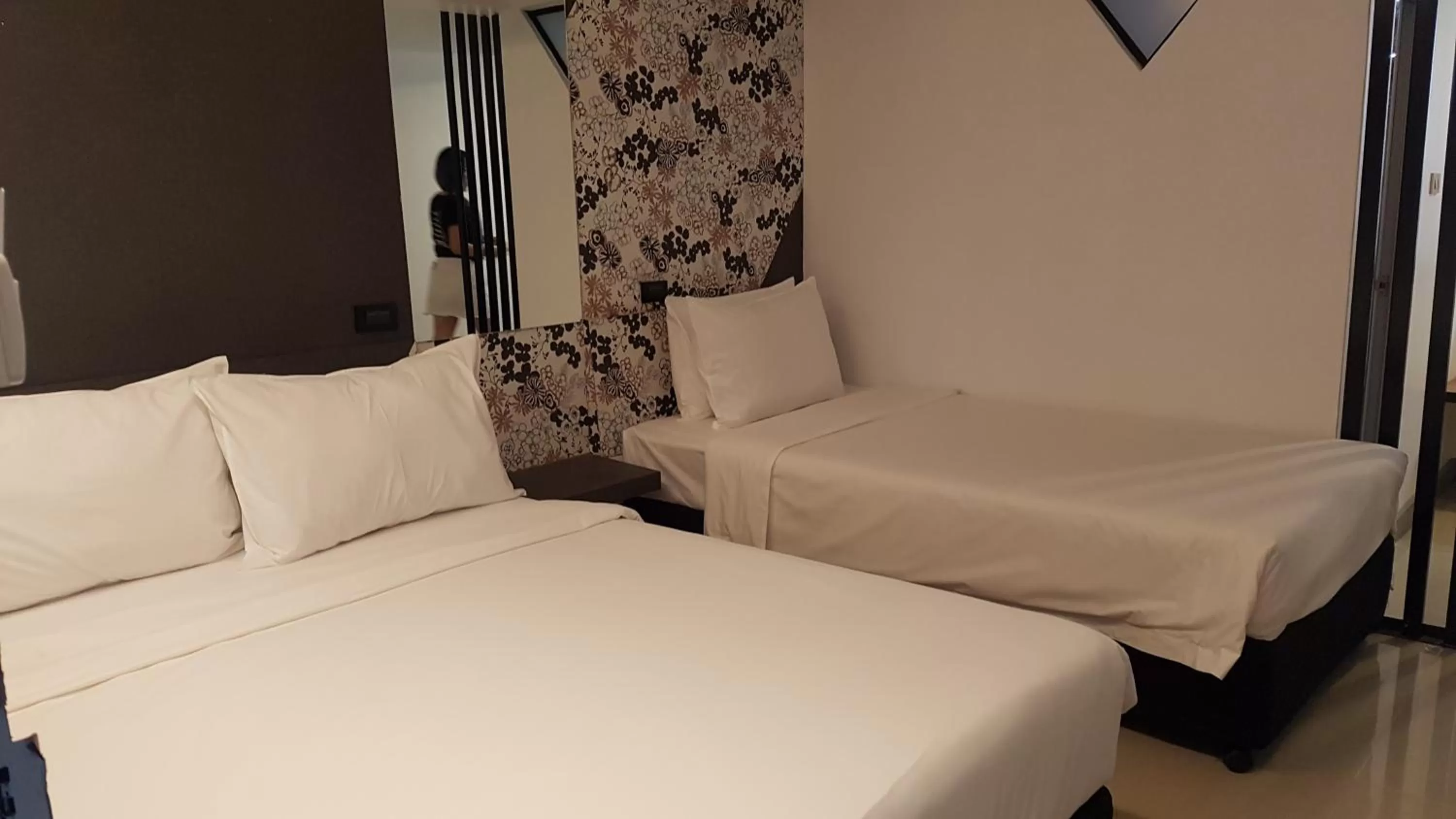 Bed in Loyy Hotel