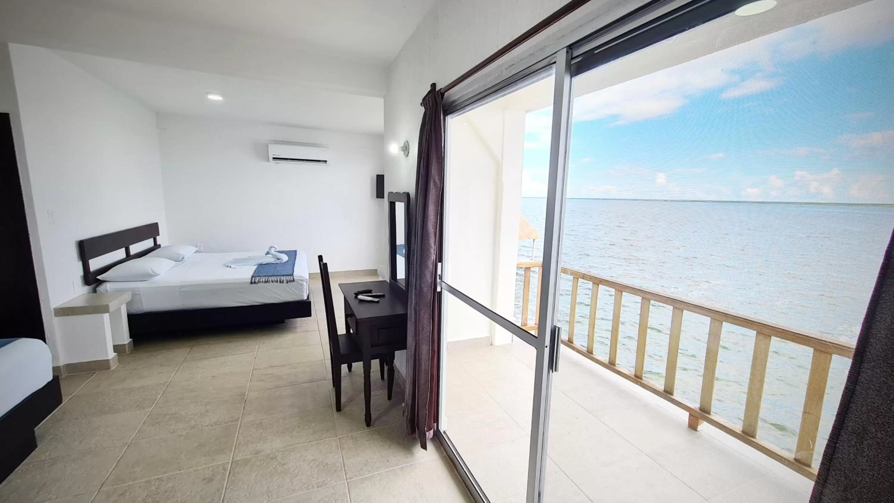 Balcony/Terrace, Bed in Hotel Vista Laguna Bacalar