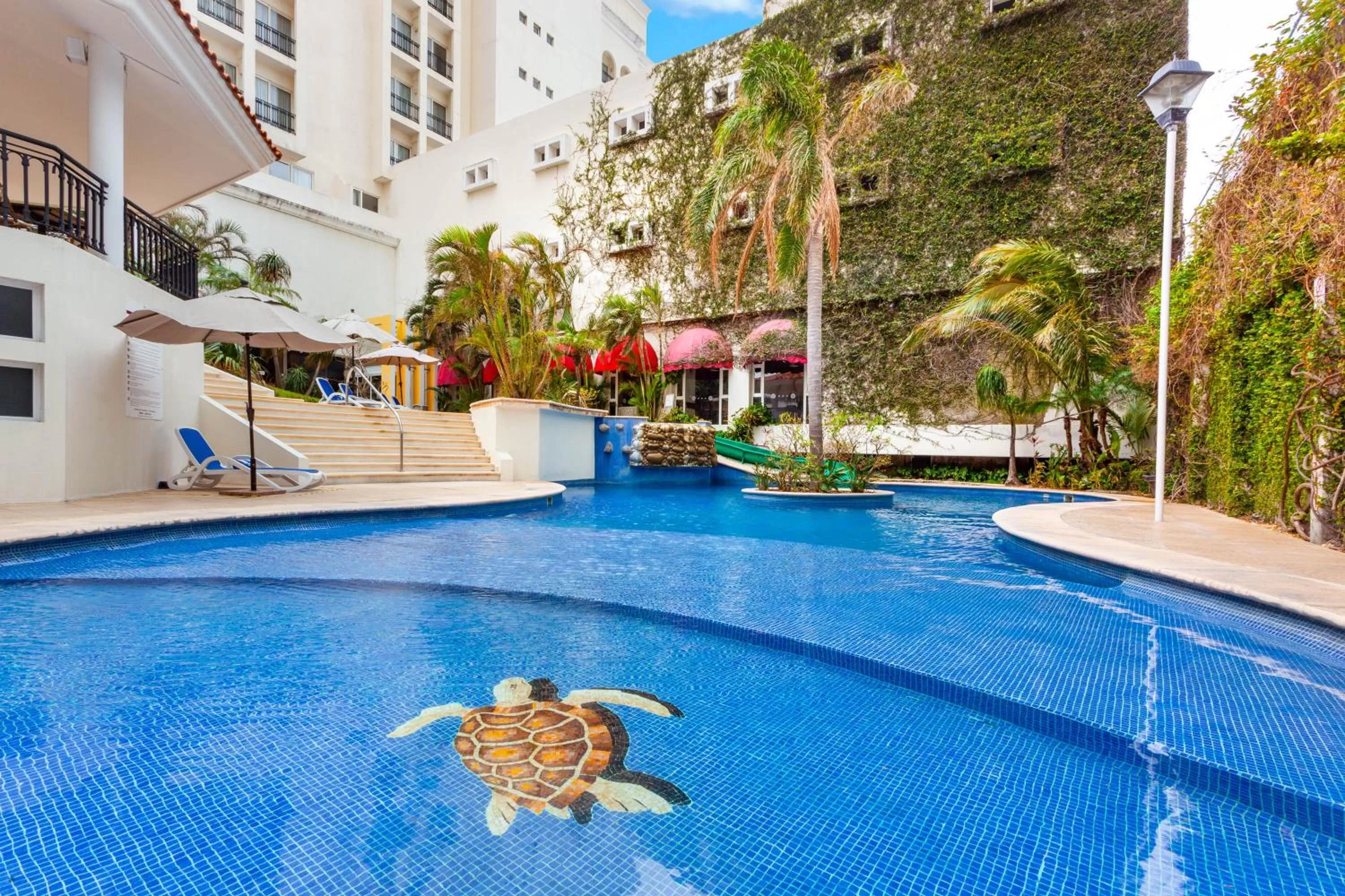 Swimming pool in Ramada Plaza by Wyndham Veracruz Boca del Rio