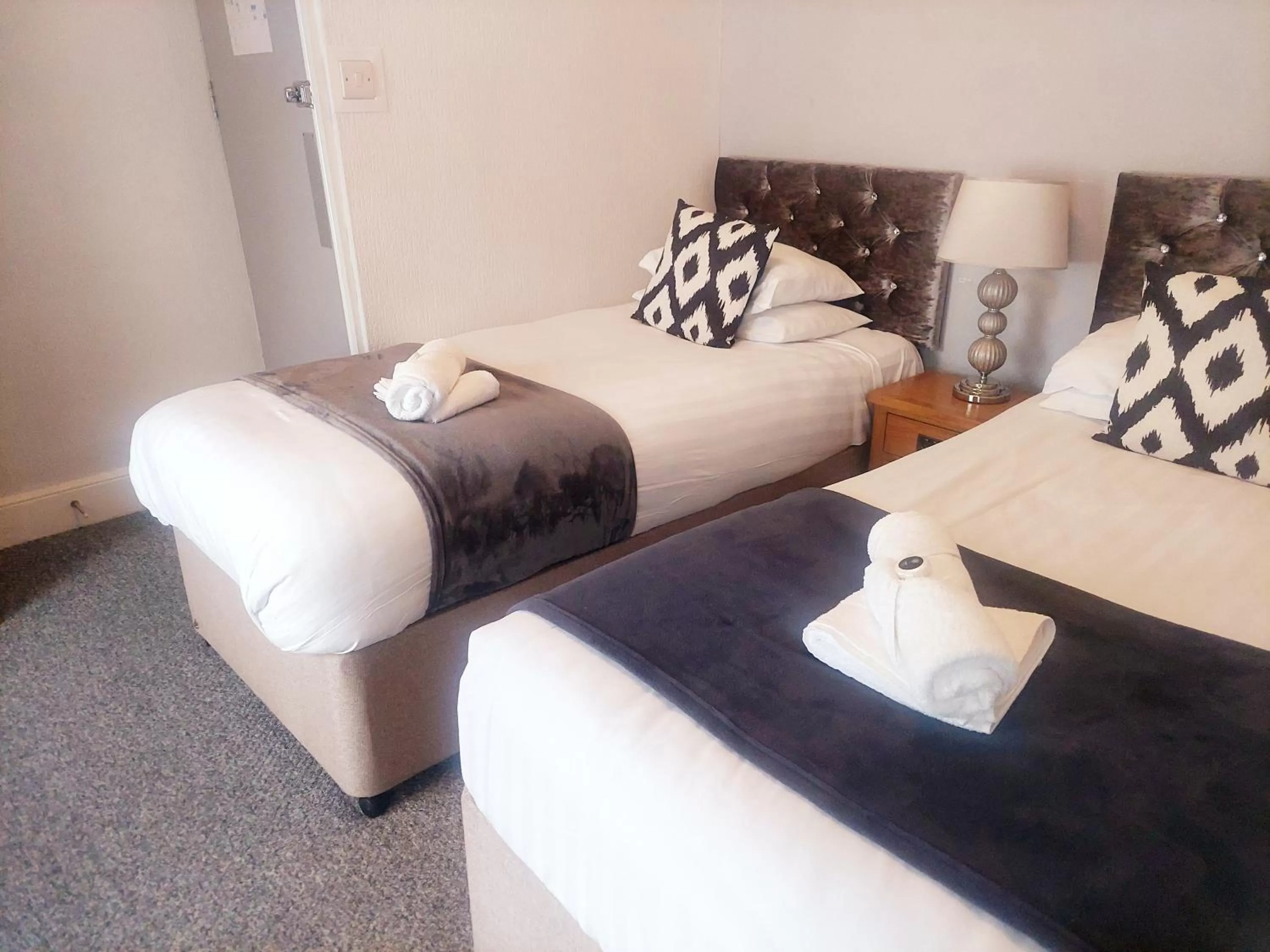 Bedroom, Bed in The Black Lion Royal Hotel