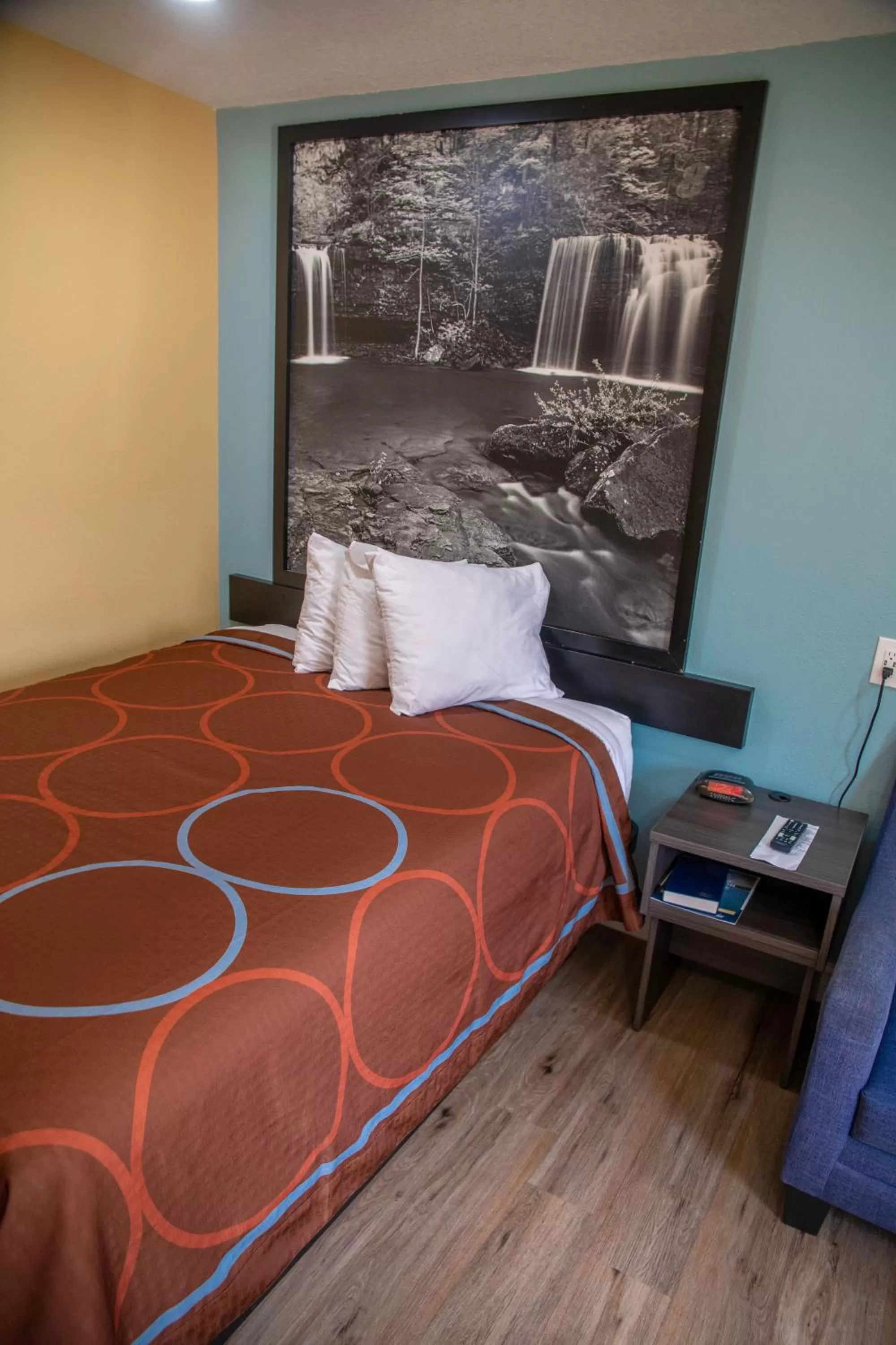 Bed in Super 8 by Wyndham Mountain Home