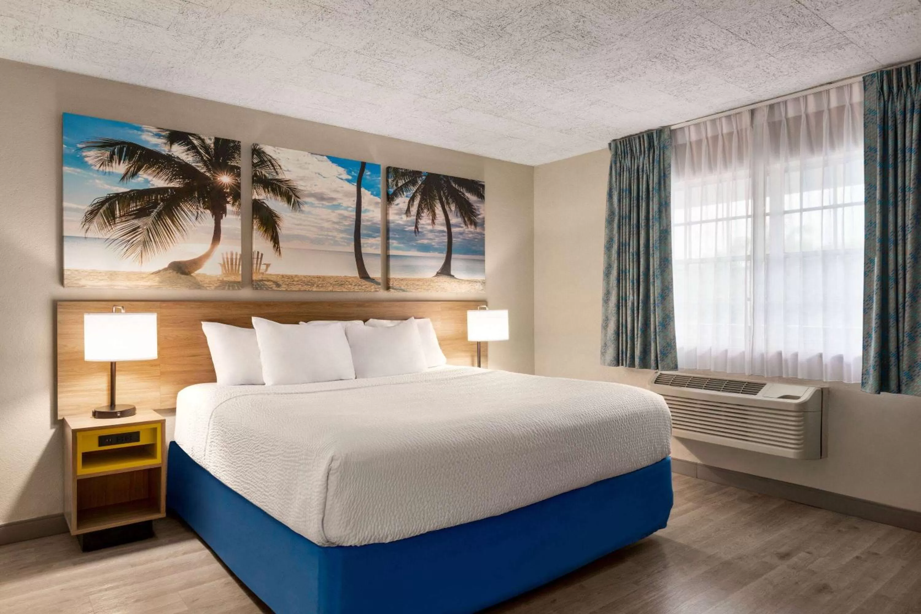 Photo of the whole room, Bed in Days Inn by Wyndham Miami Airport North