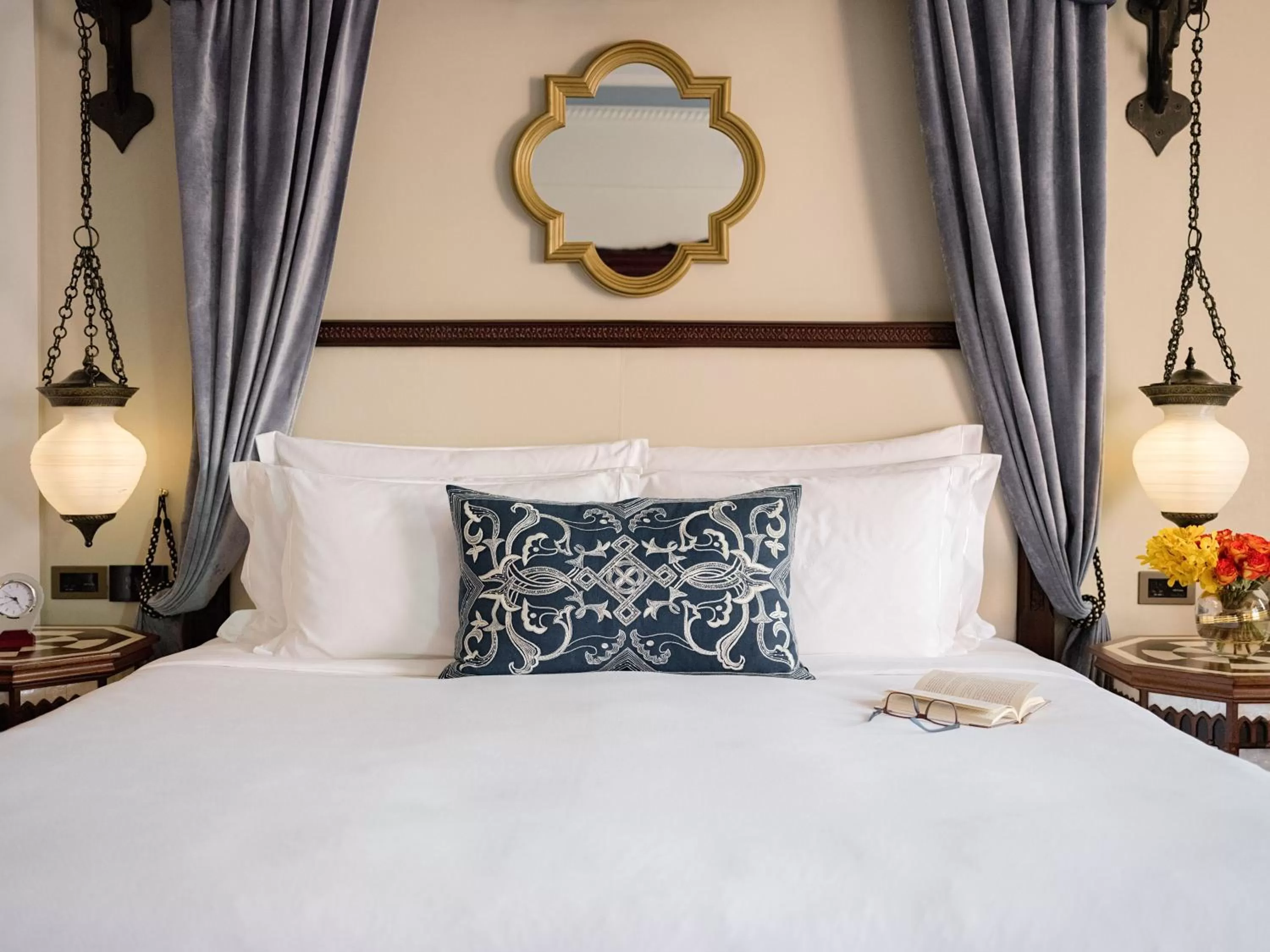 Bed in Jumeirah Al Qasr Dubai