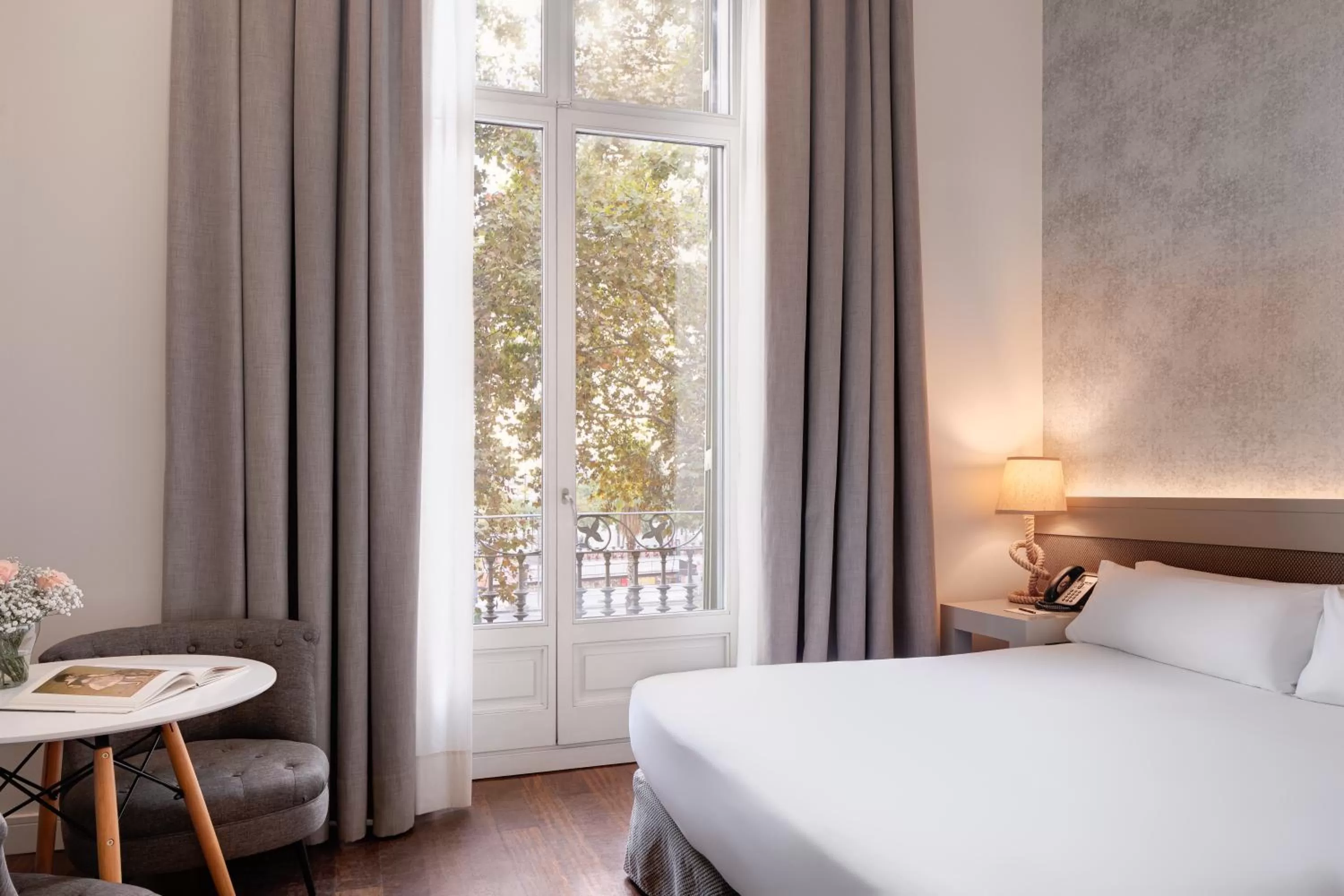 Bedroom, Bed in Duquesa Suites Landmark Hotel by Grup Duquessa