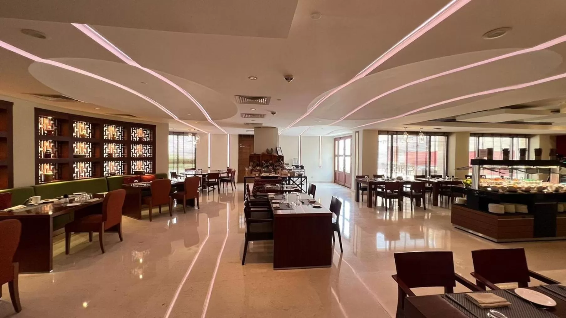 Restaurant/places to eat in Crowne Plaza Sohar by IHG