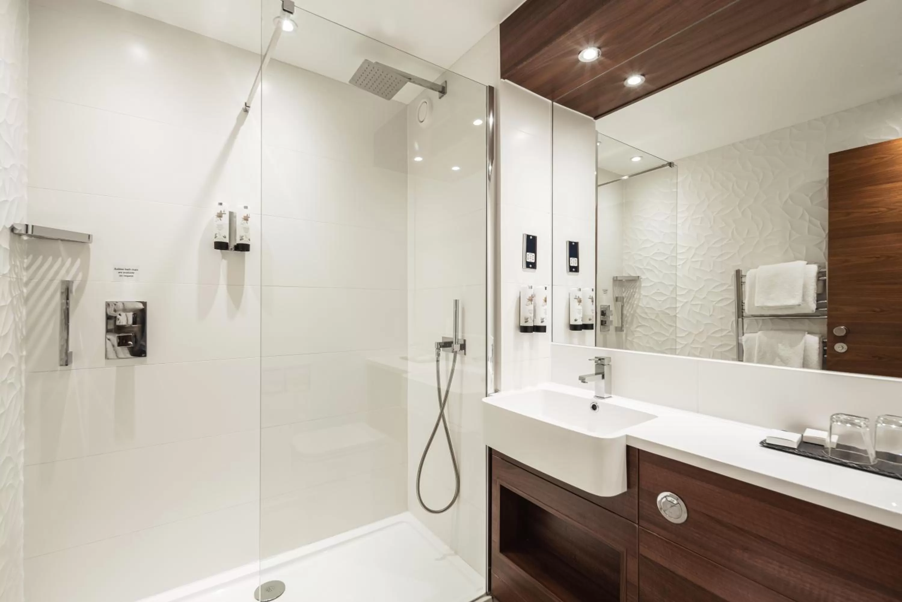 Bathroom in Drift Inn formerly the Waterfront Hotel