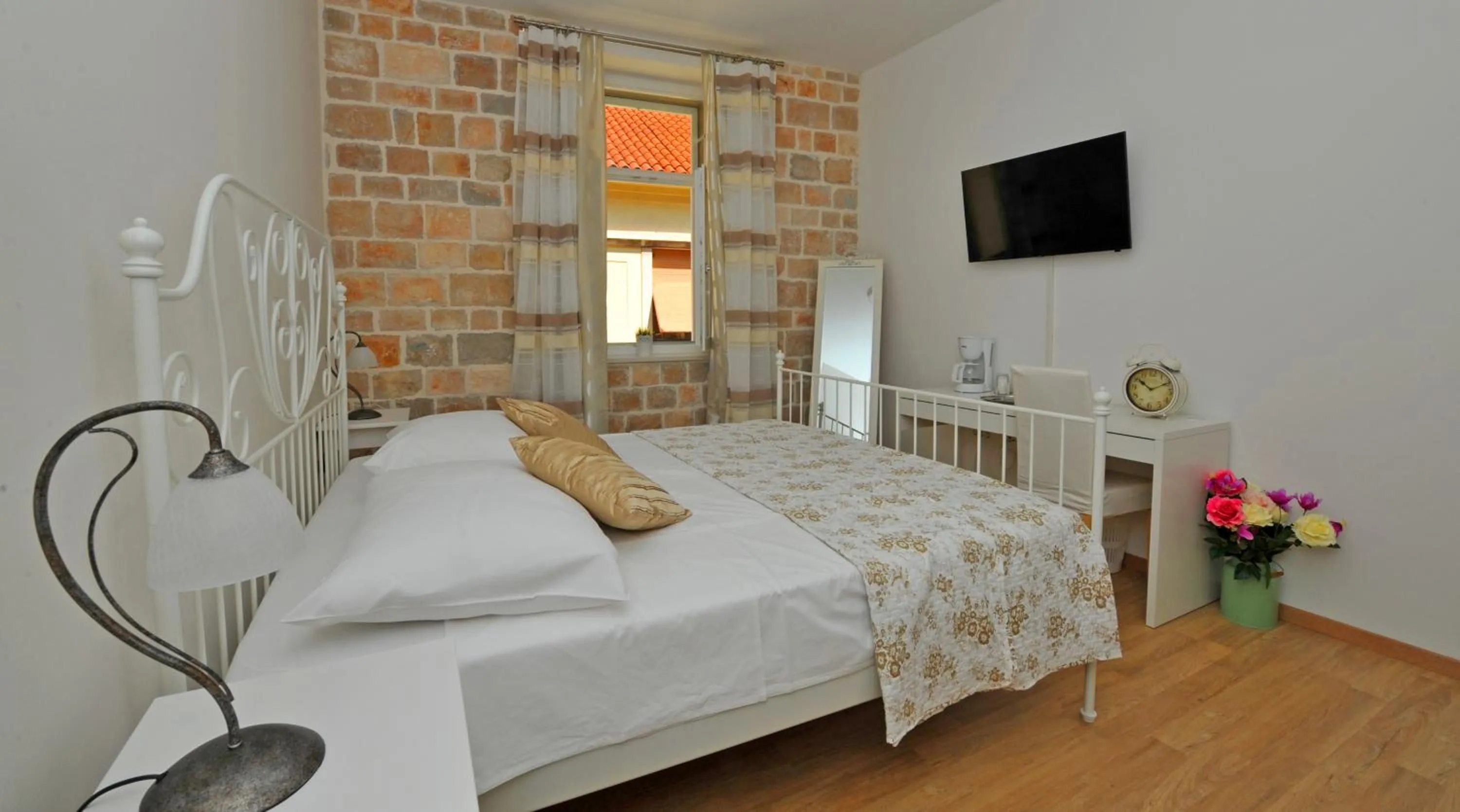 Bed in Luxury Rooms Nirvana