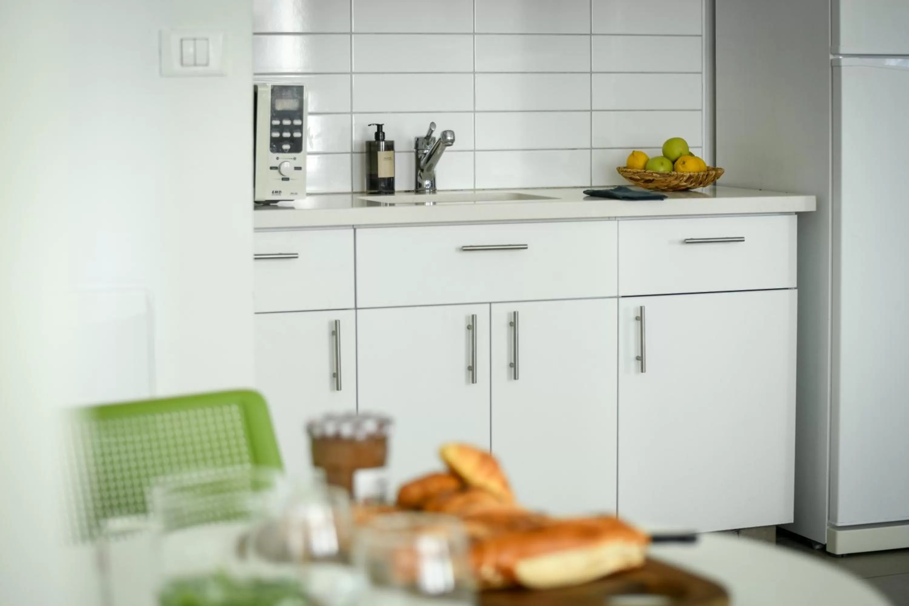 Kitchen or kitchenette in דירות גני תערוכה - TLV university apartments near Expo by Sea N' Rent