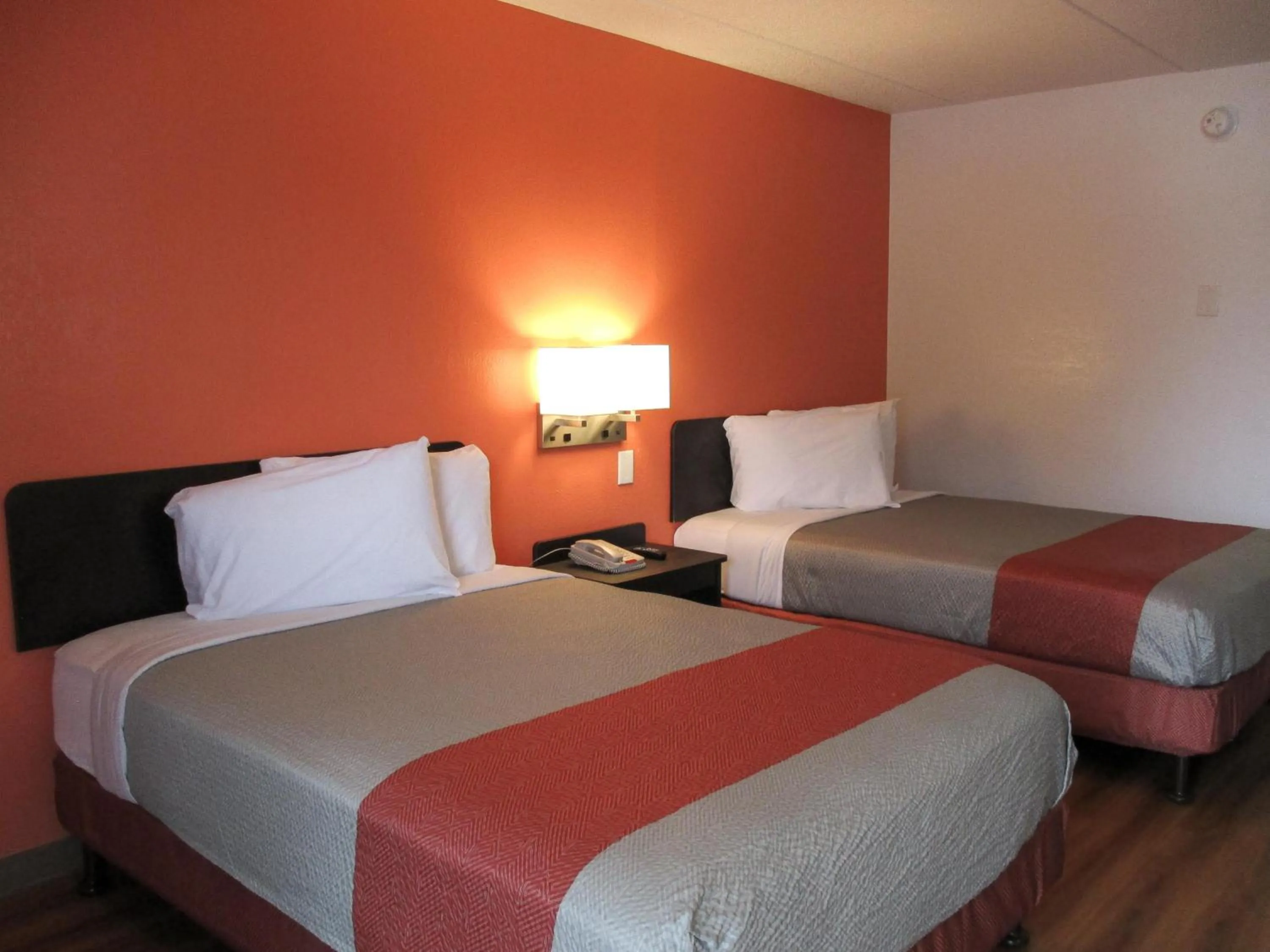 Photo of the whole room, Bed in Motel 6-Memphis, TN - Downtown