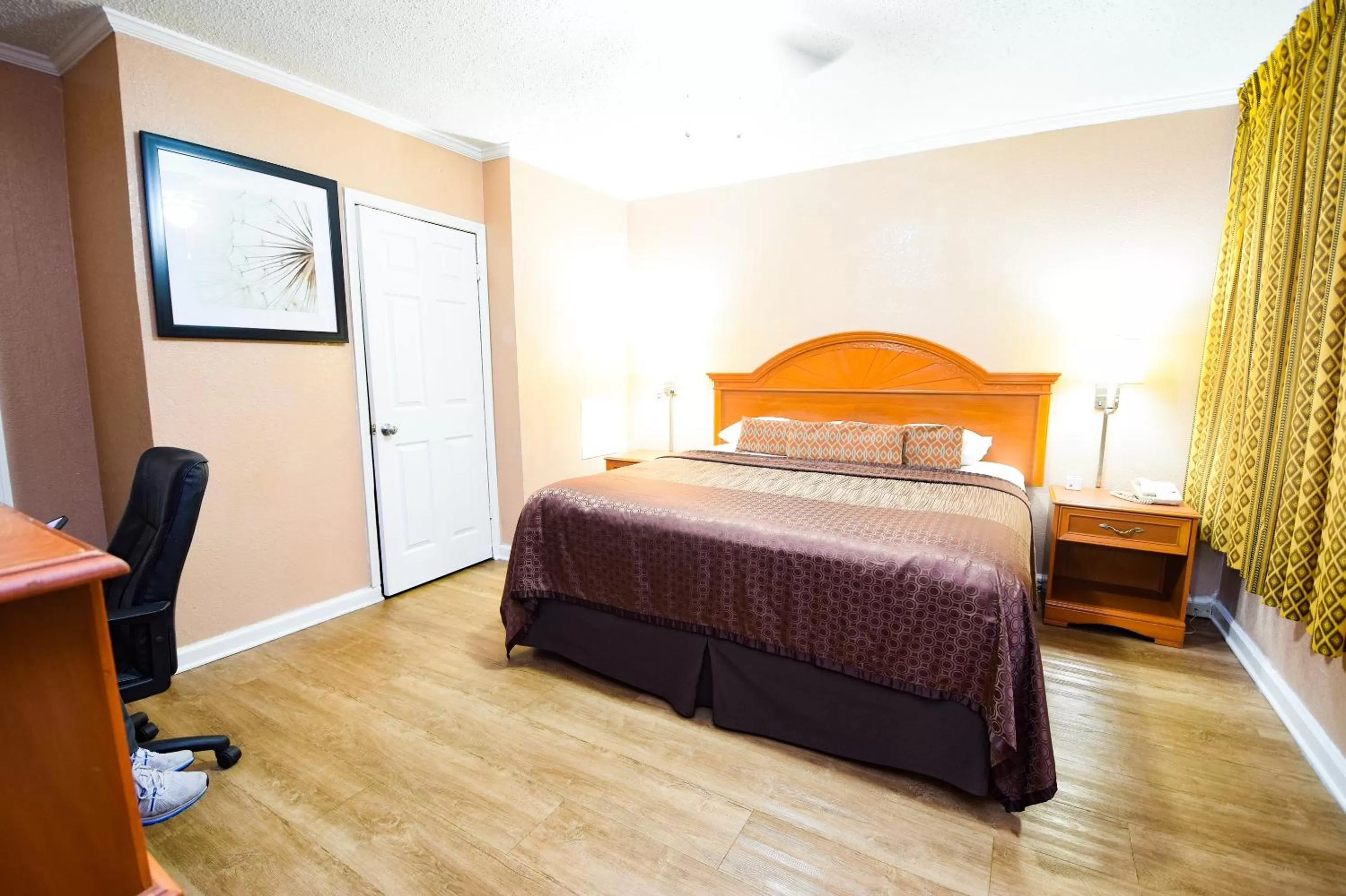 Bed in Economy Inn Beebe