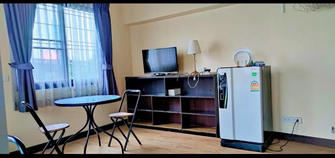 TV and multimedia in The Cube Sathorn Boutique Hotel เดอะ คิวบ์ สาทร บูติค โฮเทล Near BTS Surasak